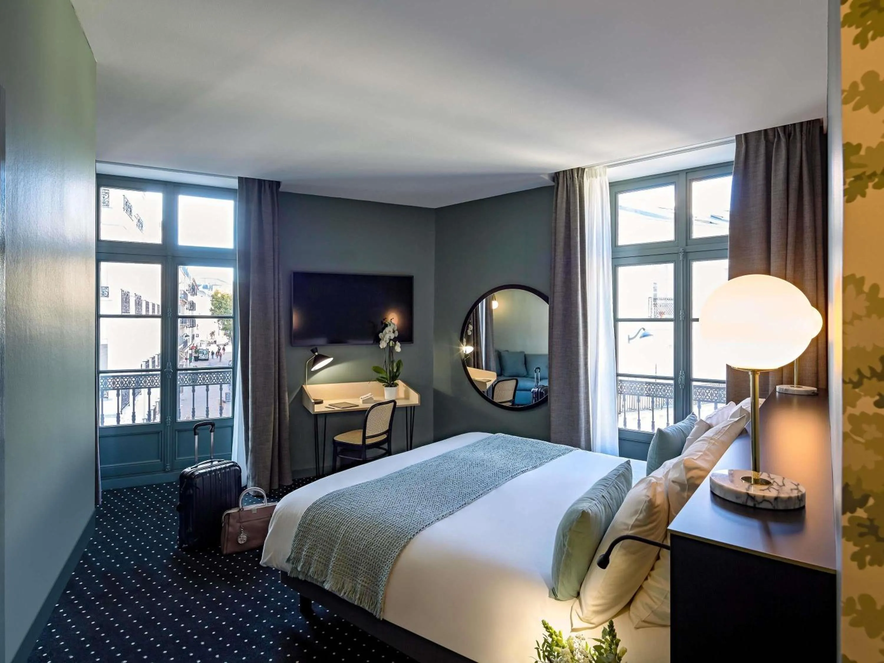 Bedroom, Bed in Mercure Nantes Centre Passage Pommeraye