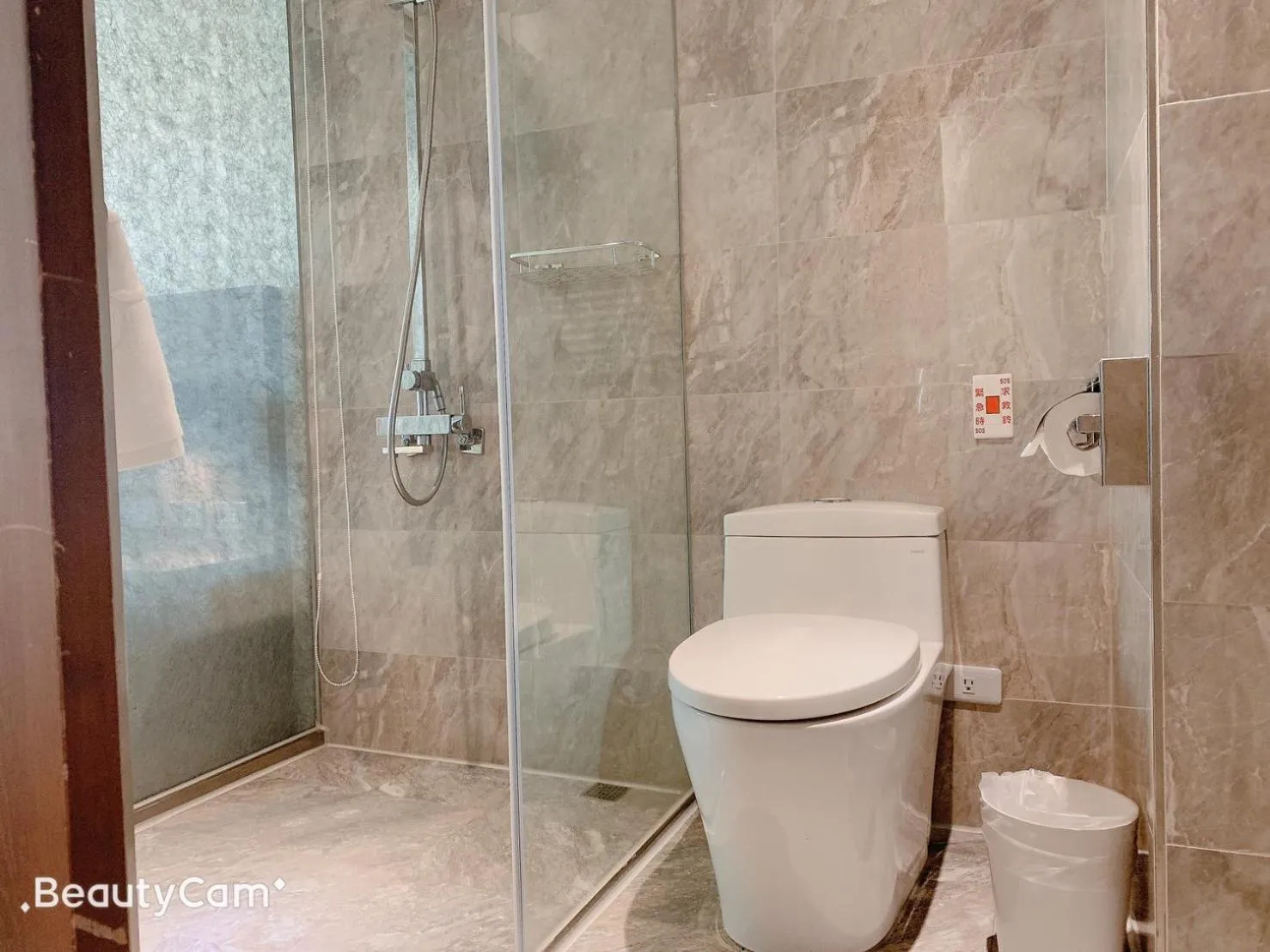 Toilet in Seeing Inn