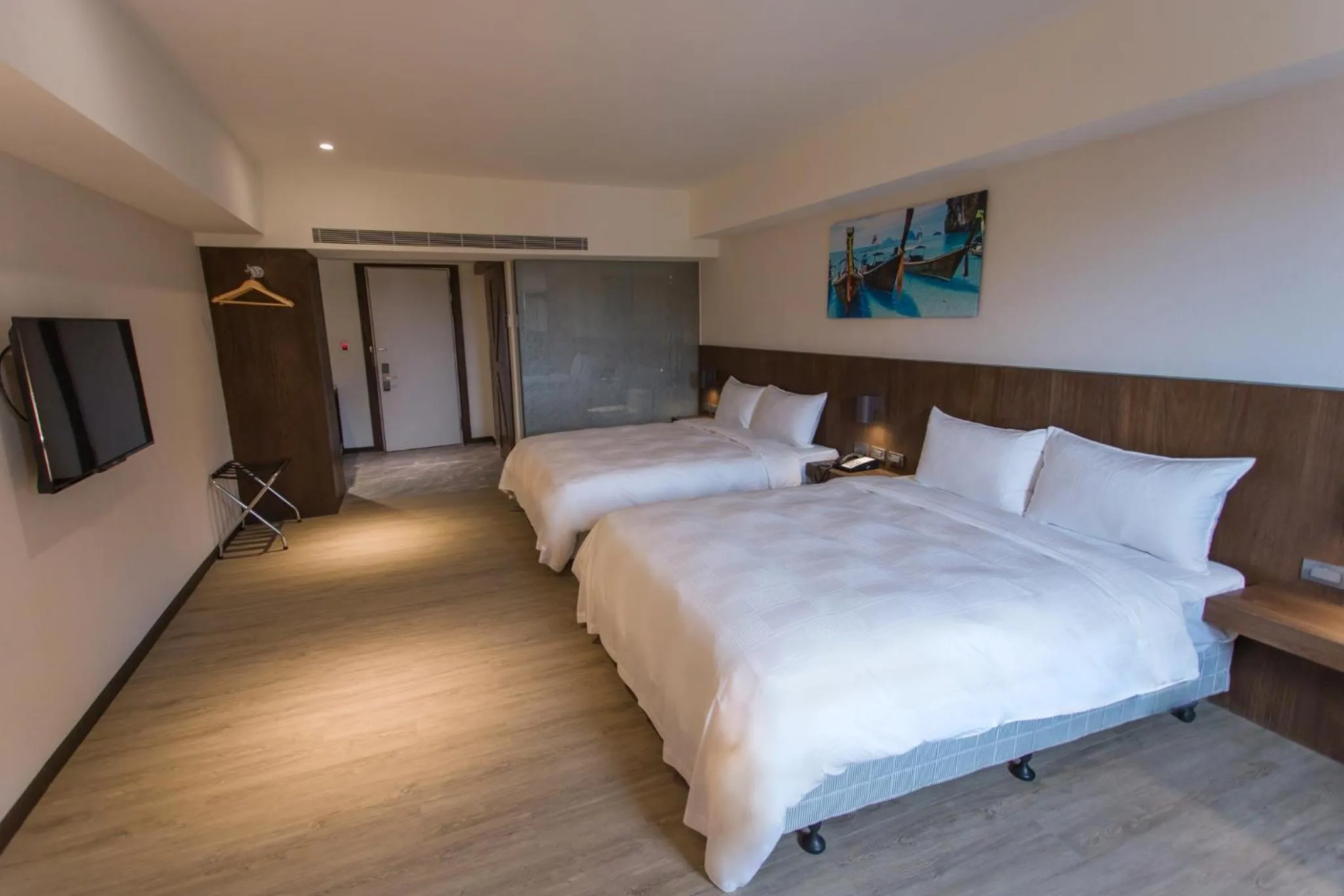 Photo of the whole room, Bed in Seeing Inn