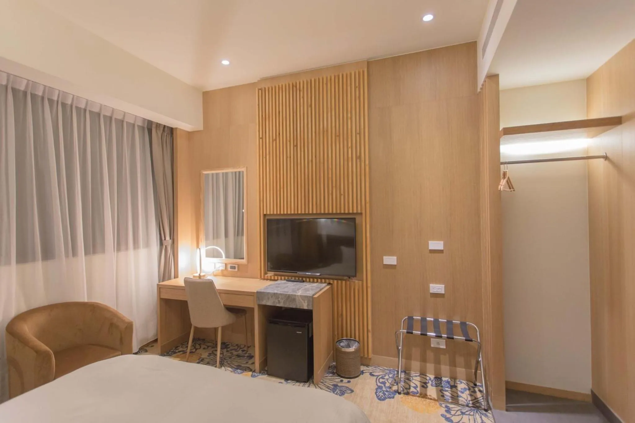 Photo of the whole room, Bed in Seeing Inn