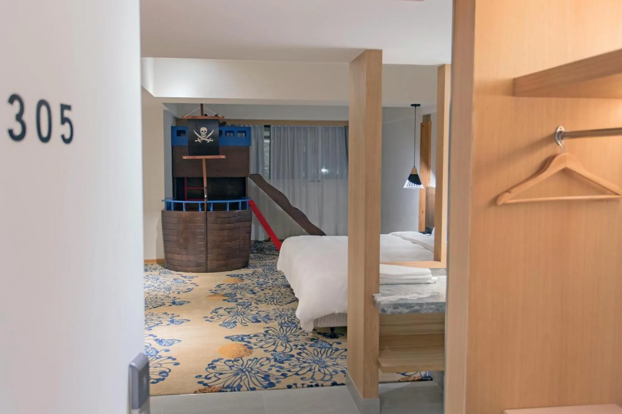 bunk bed, Bed in Seeing Inn