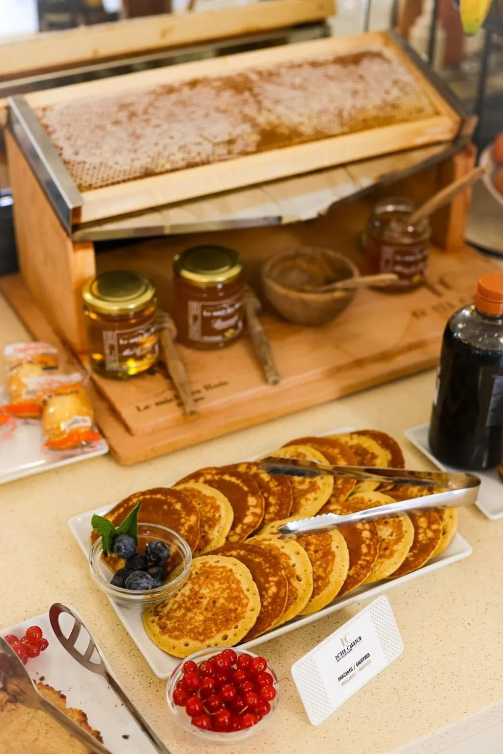 Buffet breakfast in Hotel Carlton