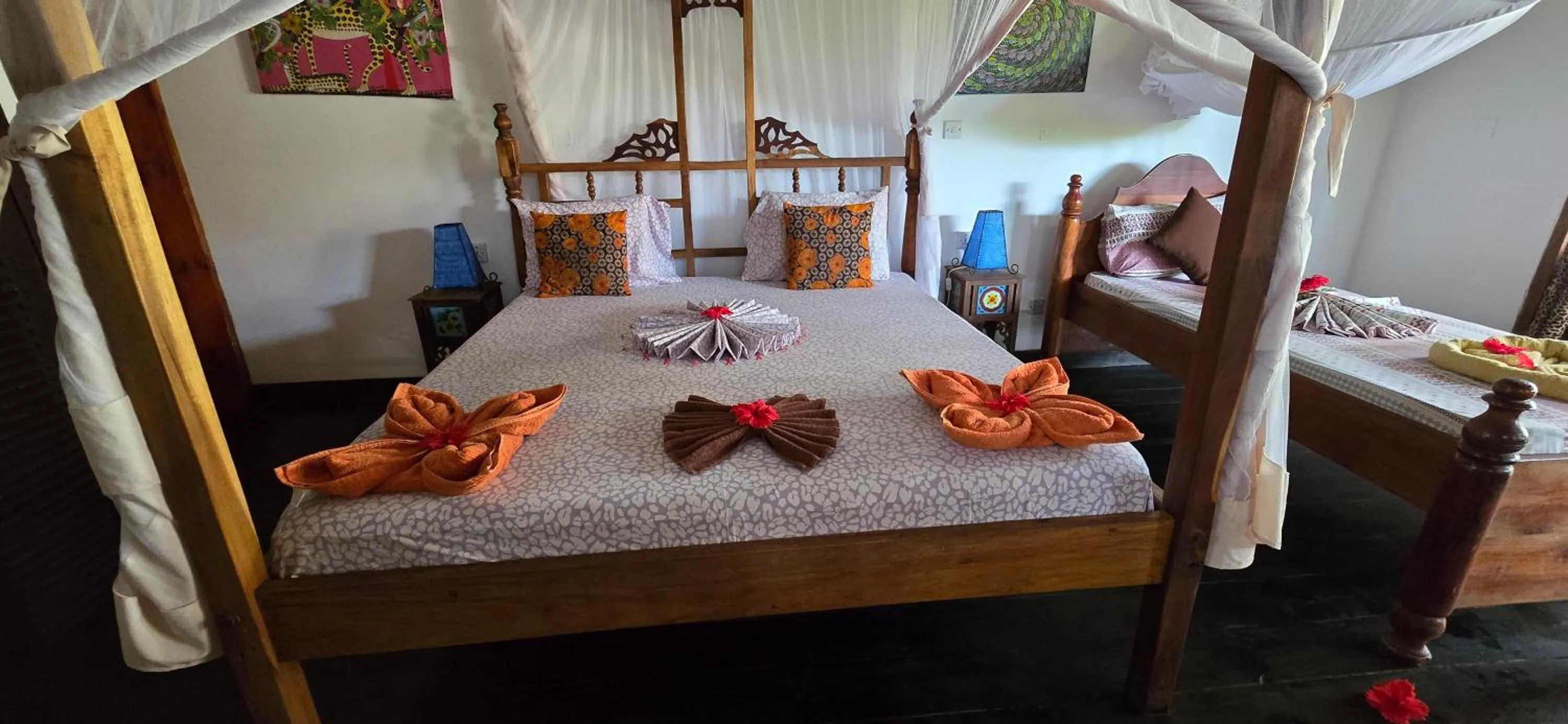 Shower, Bed in Salama & Mbuyuni Bungalows