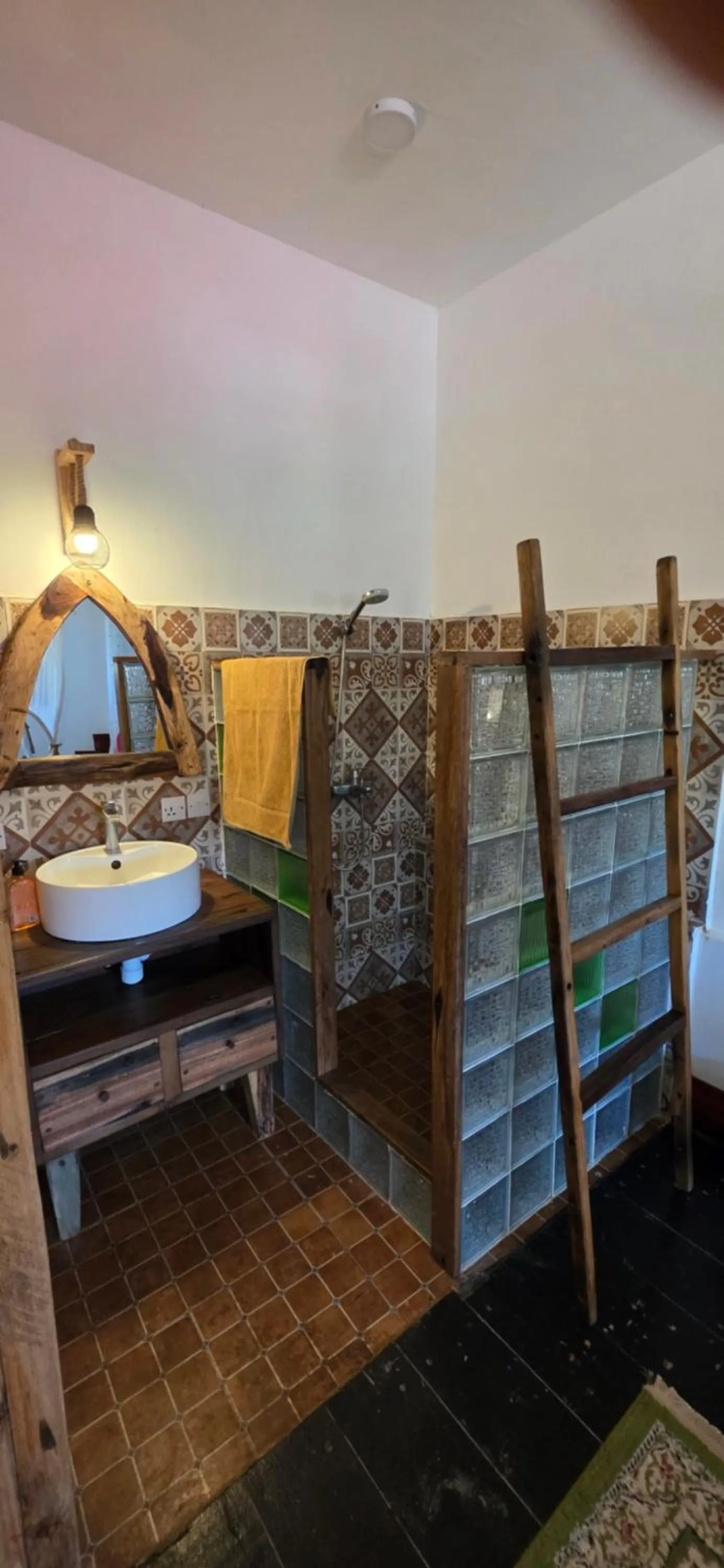 Bed in Salama & Mbuyuni Bungalows