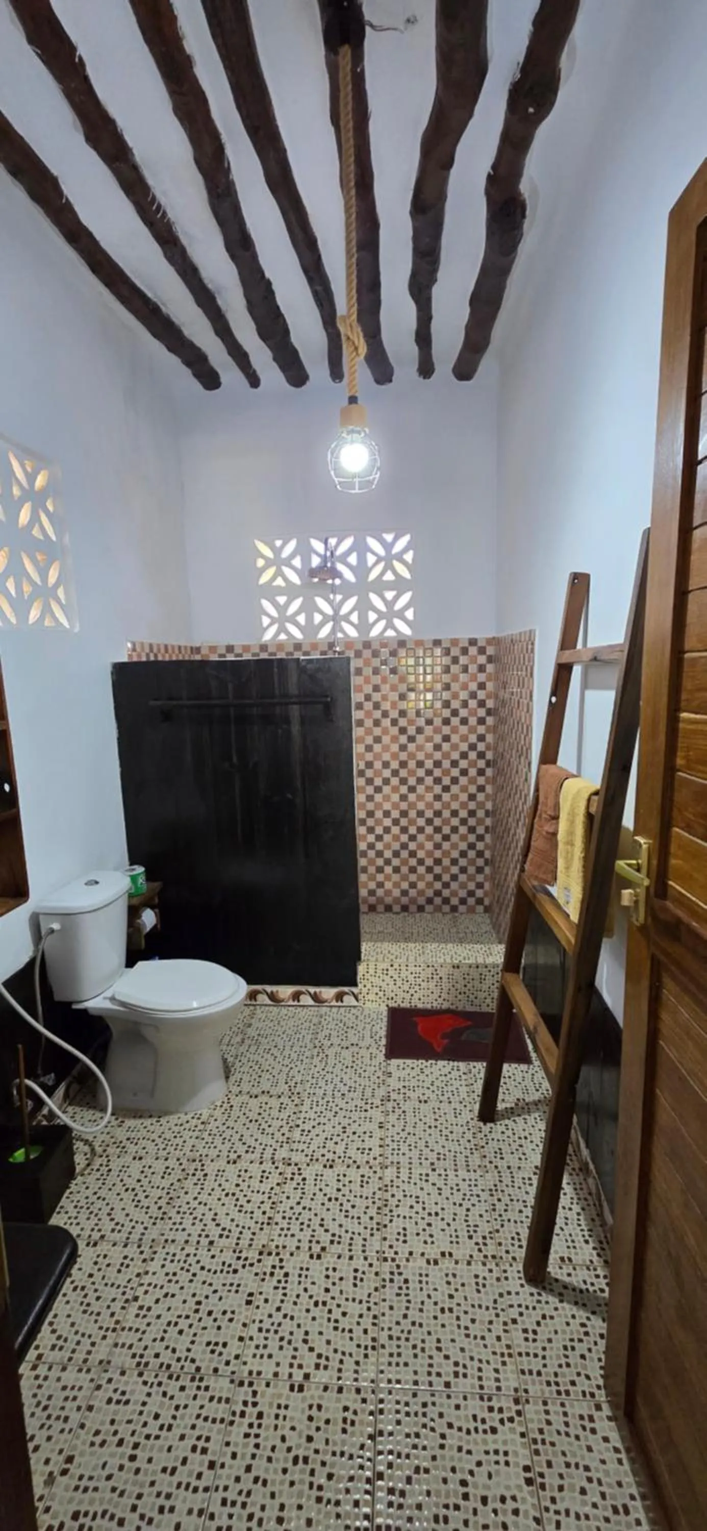Shower in Salama & Mbuyuni Bungalows