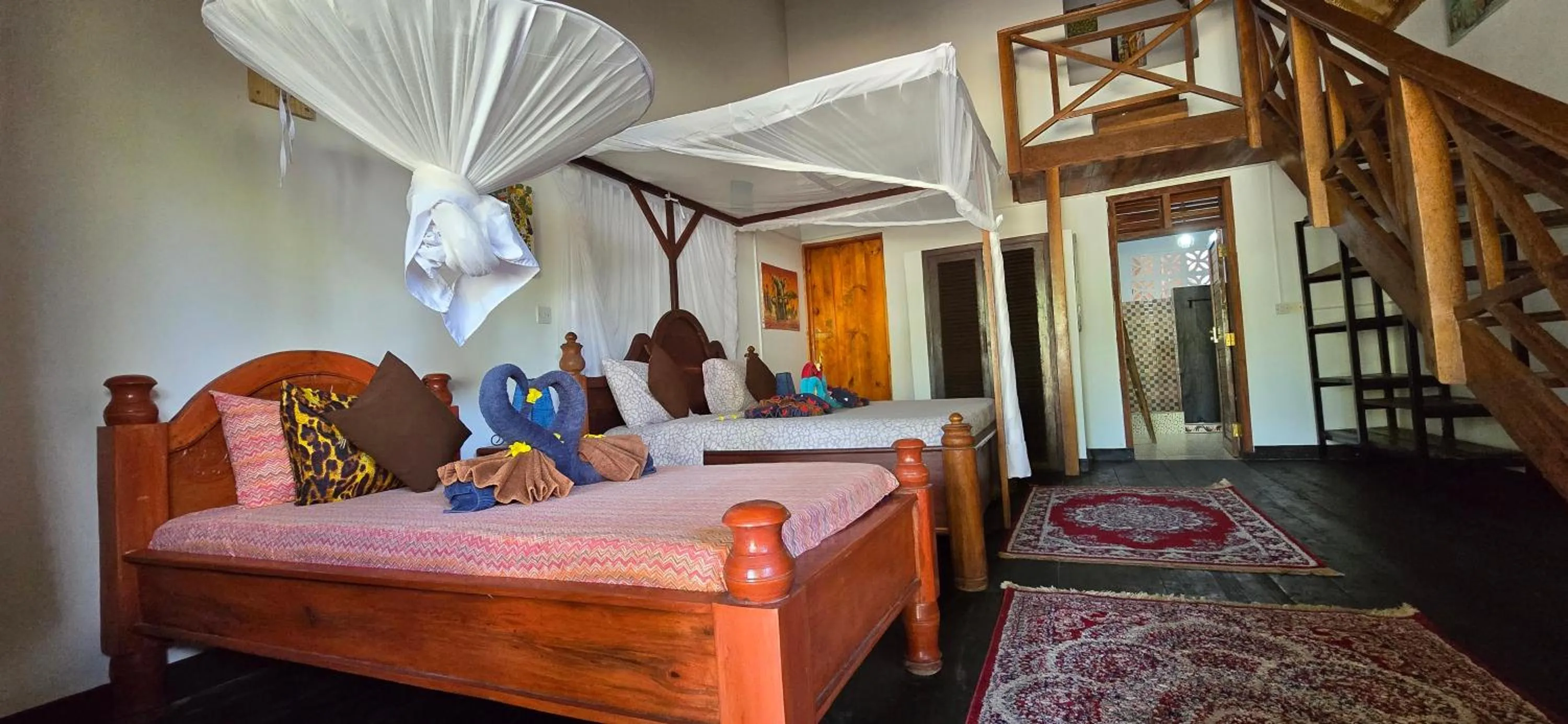 Shower, Bed in Salama & Mbuyuni Bungalows