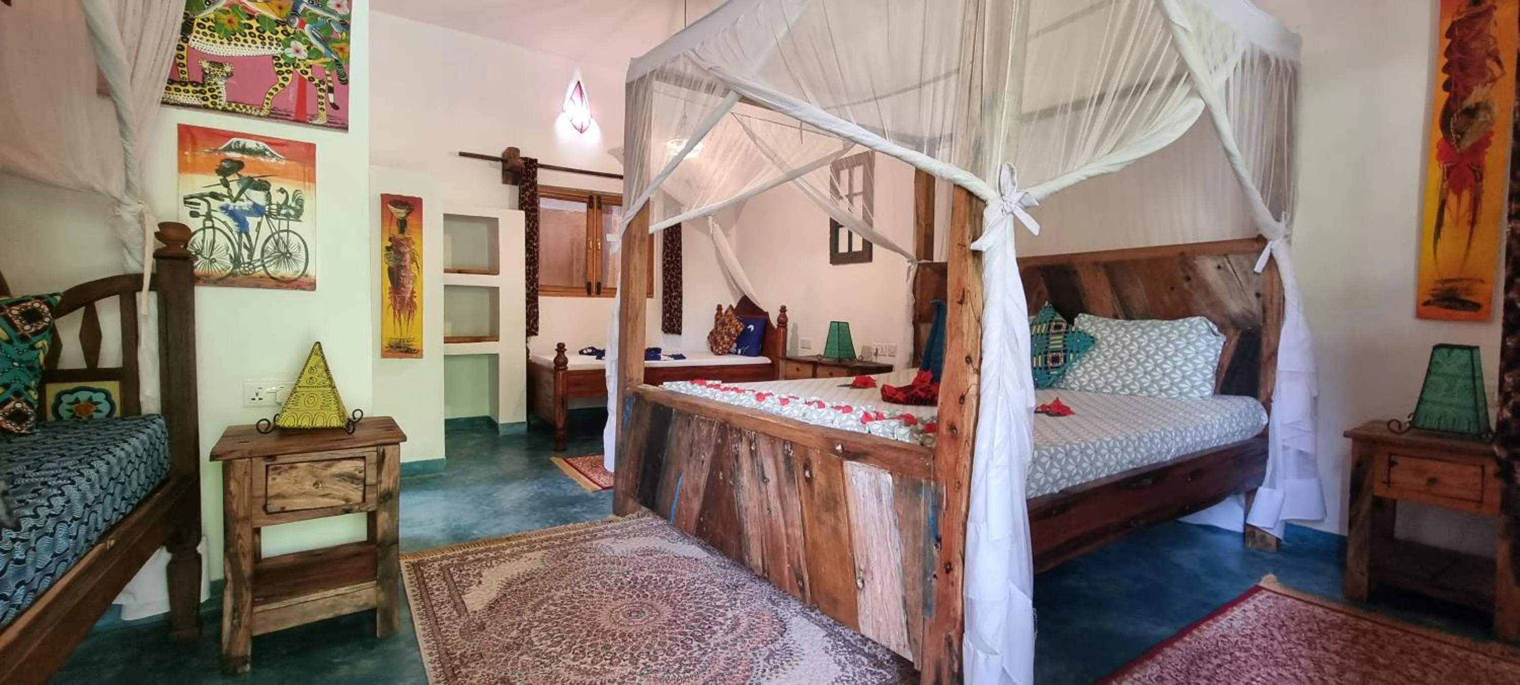 Bed in Salama & Mbuyuni Bungalows