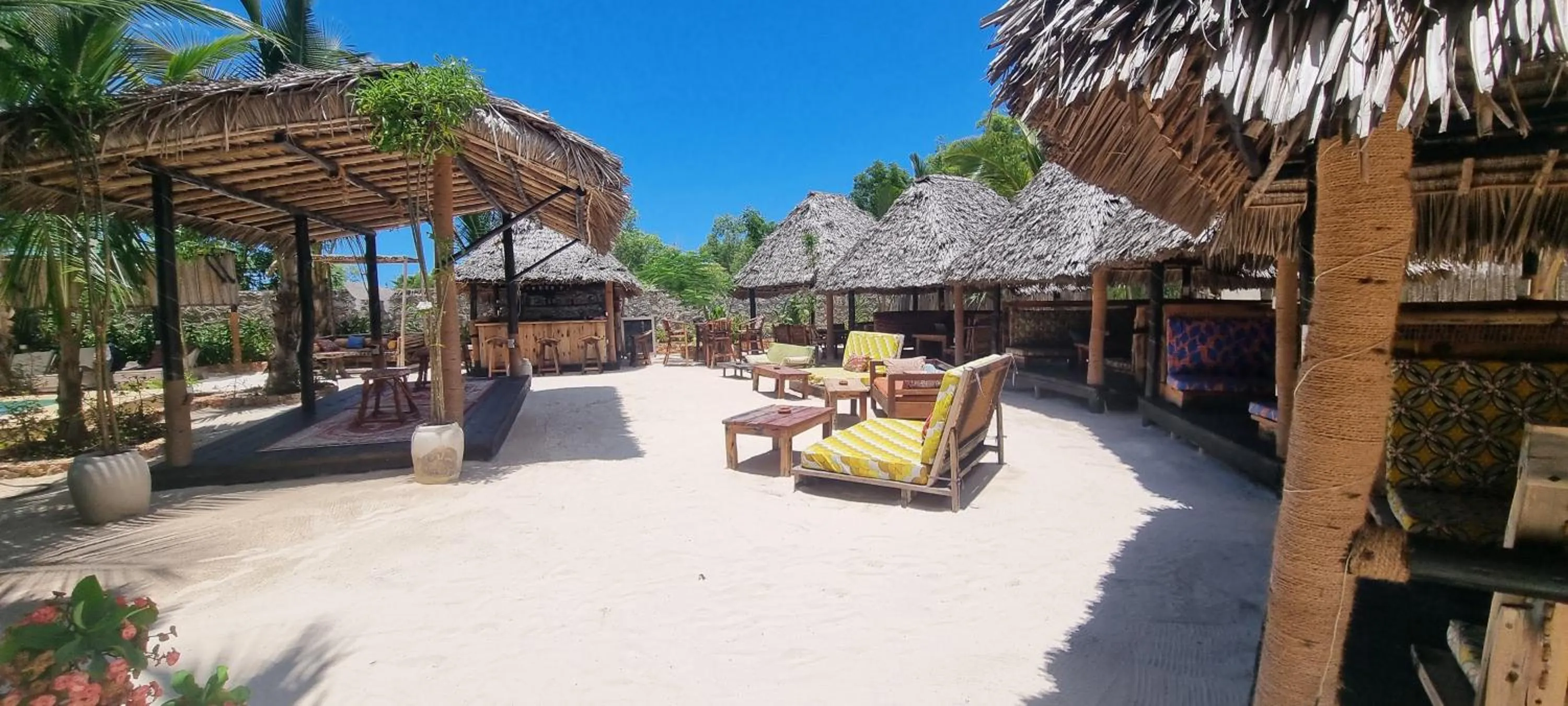 Restaurant/places to eat in Salama & Mbuyuni Bungalows