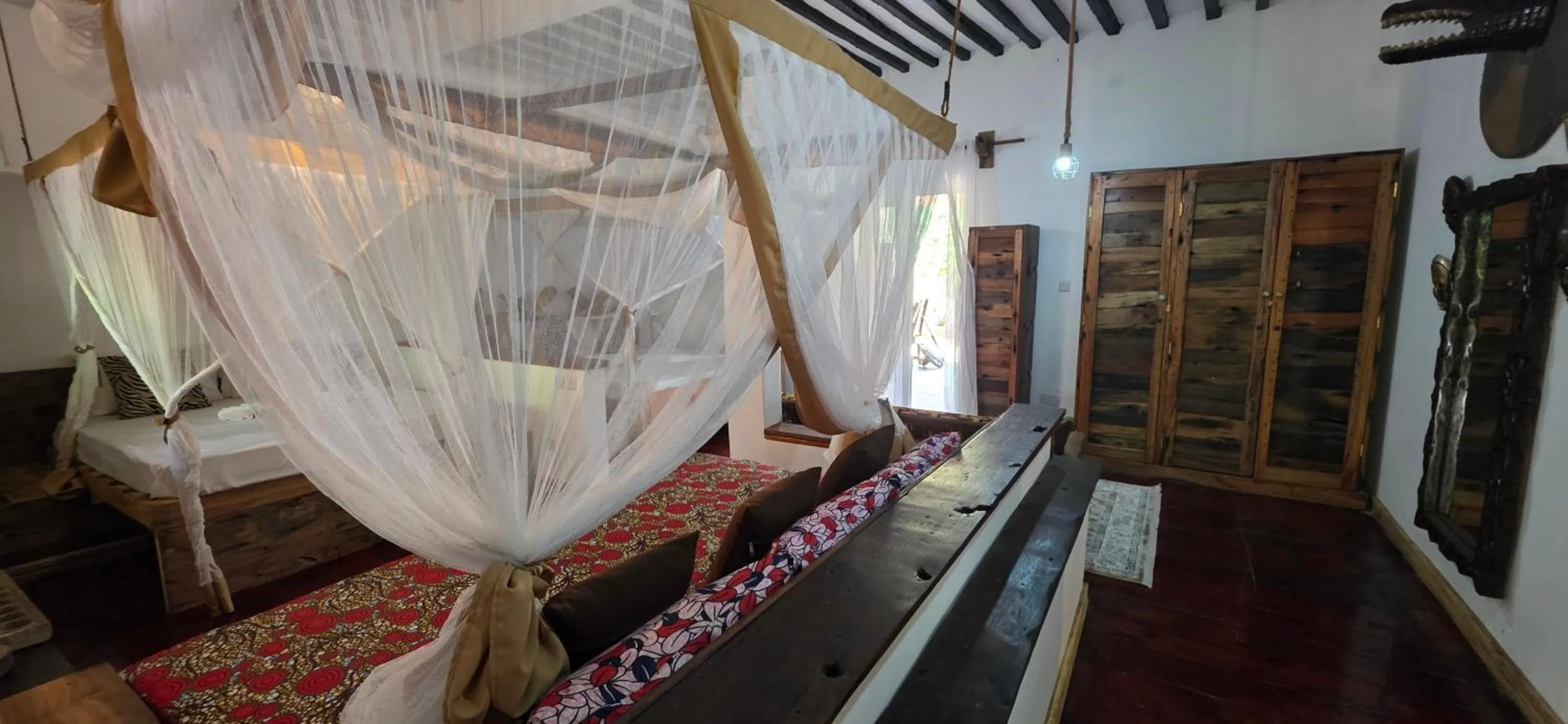 Bed in Salama & Mbuyuni Bungalows