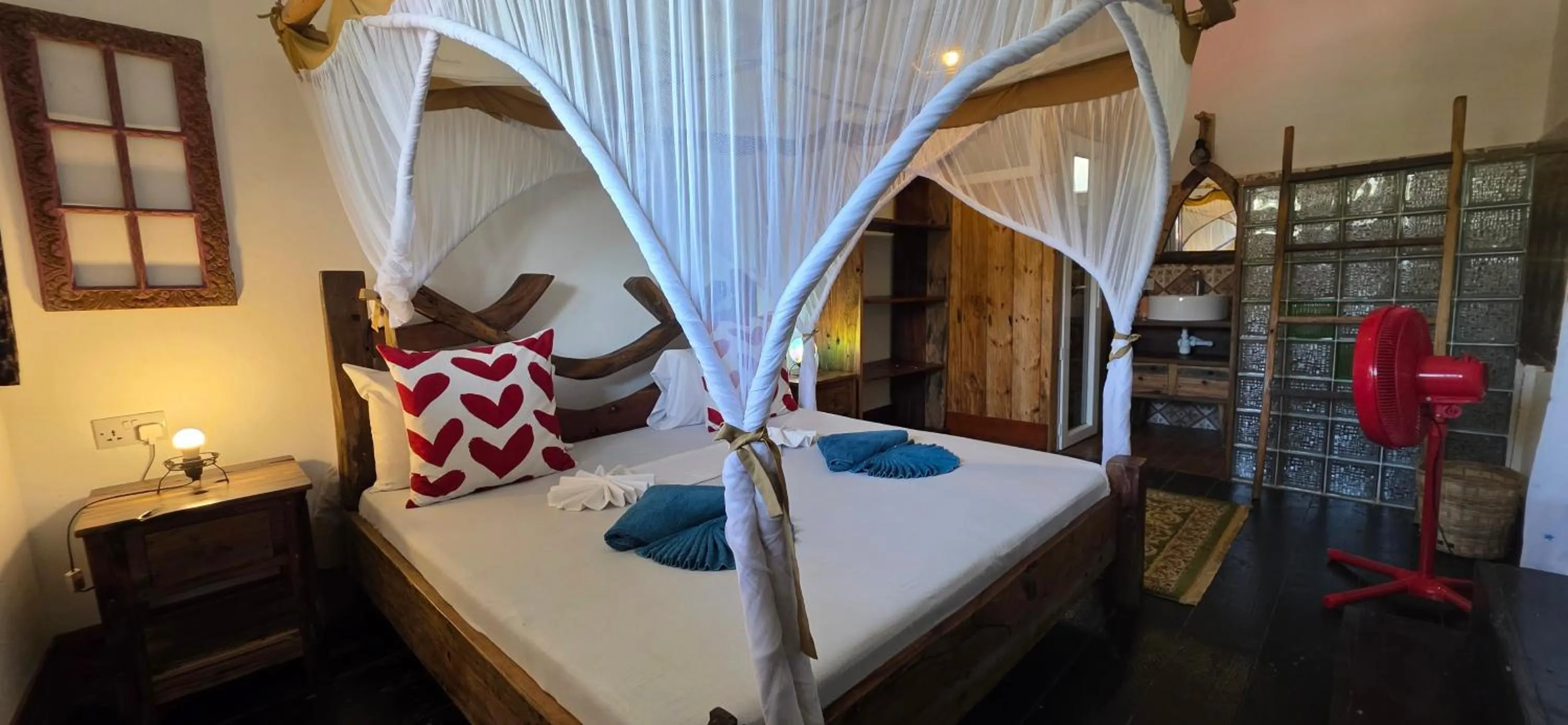 Bed in Salama & Mbuyuni Bungalows