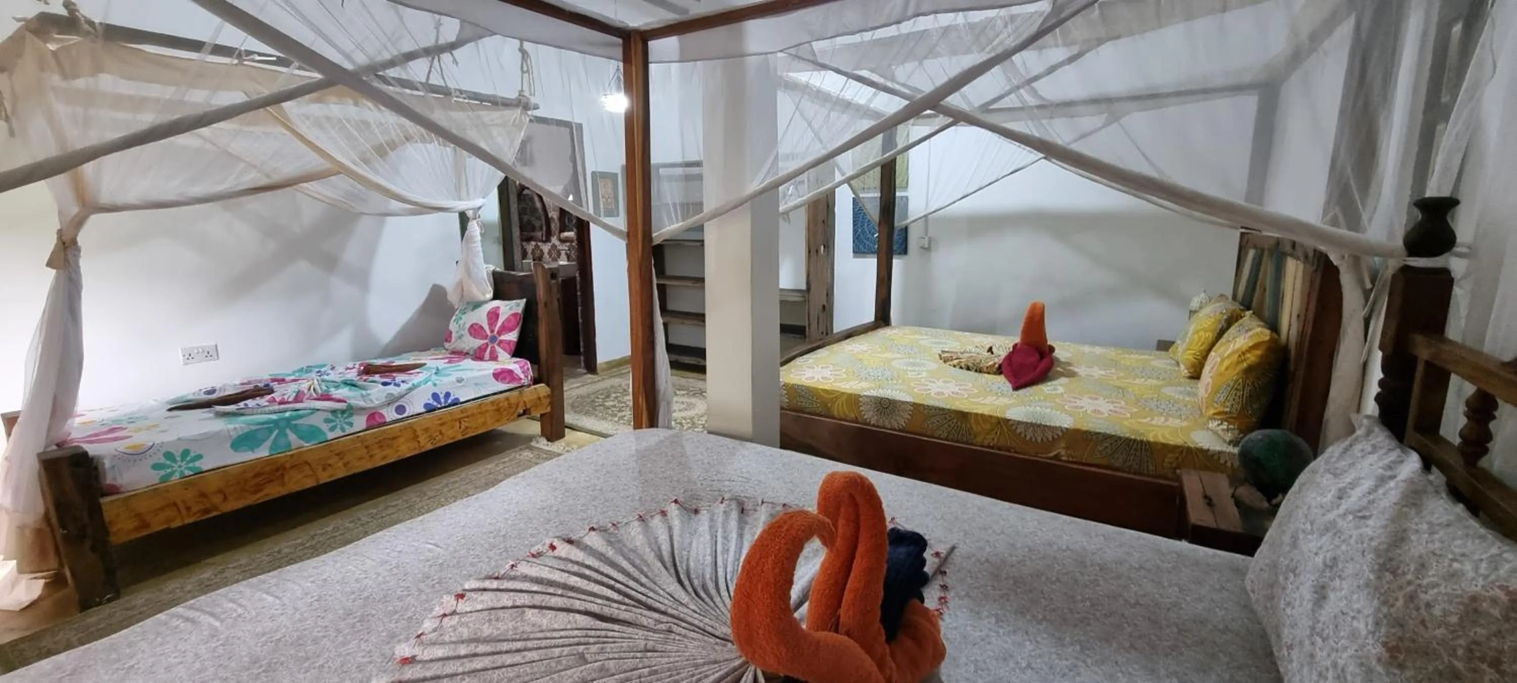 Shower, Bed in Salama & Mbuyuni Bungalows