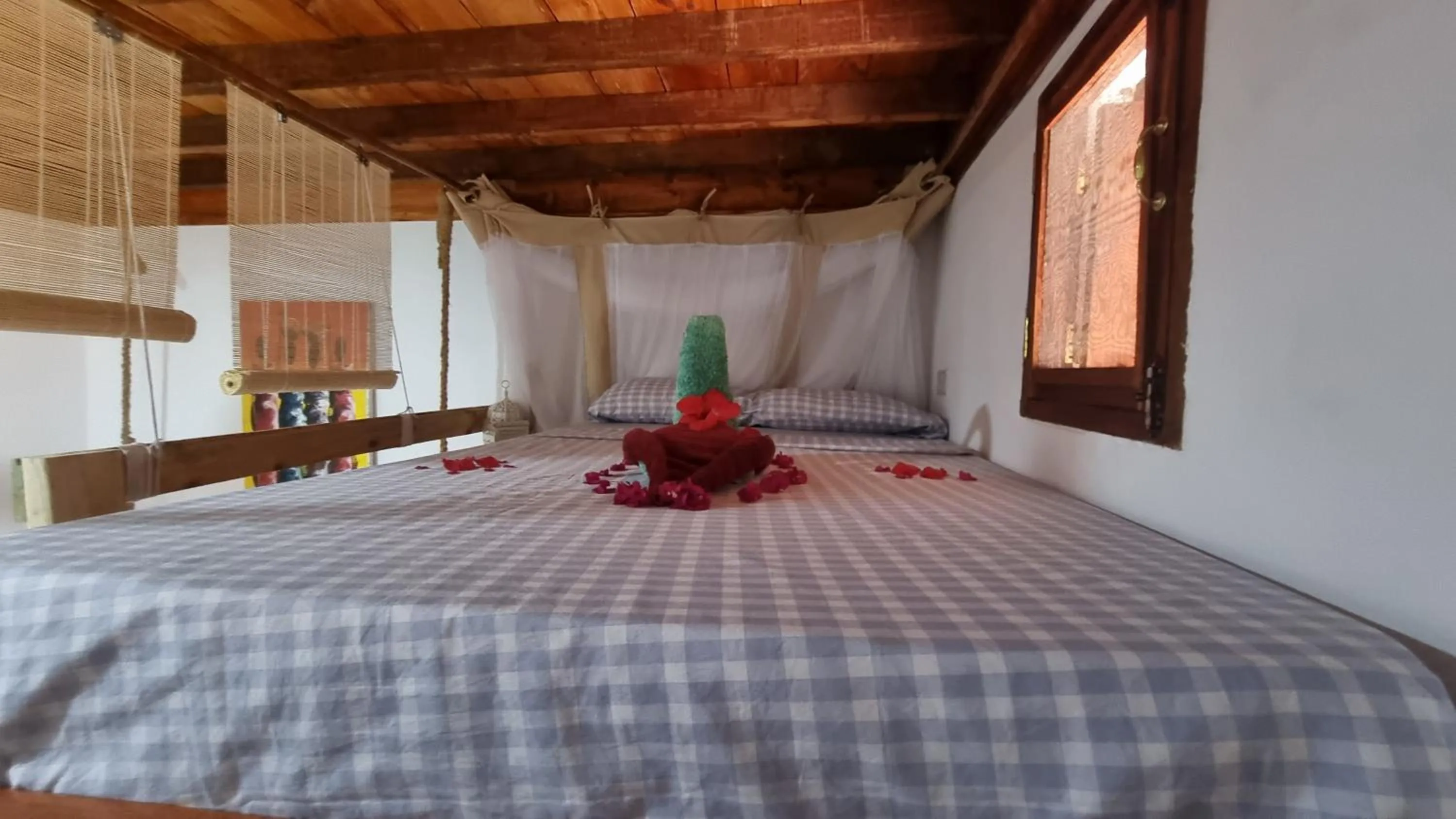 Balcony/Terrace, Bed in Salama & Mbuyuni Bungalows