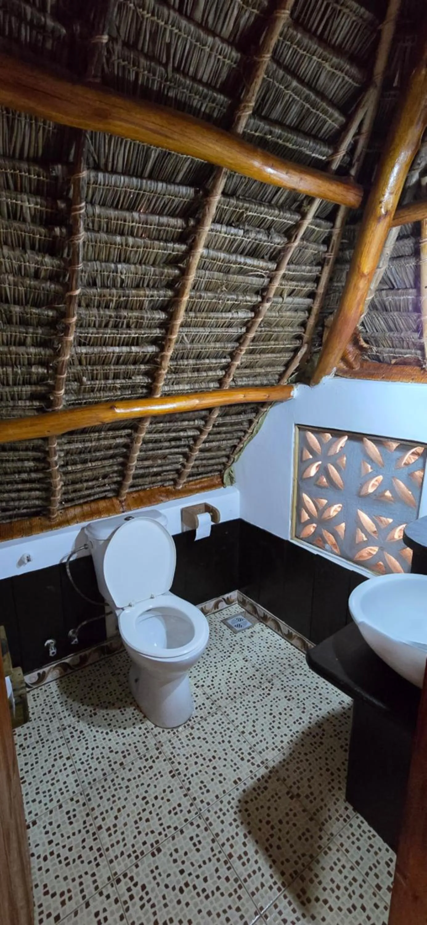 Toilet in Salama & Mbuyuni Bungalows