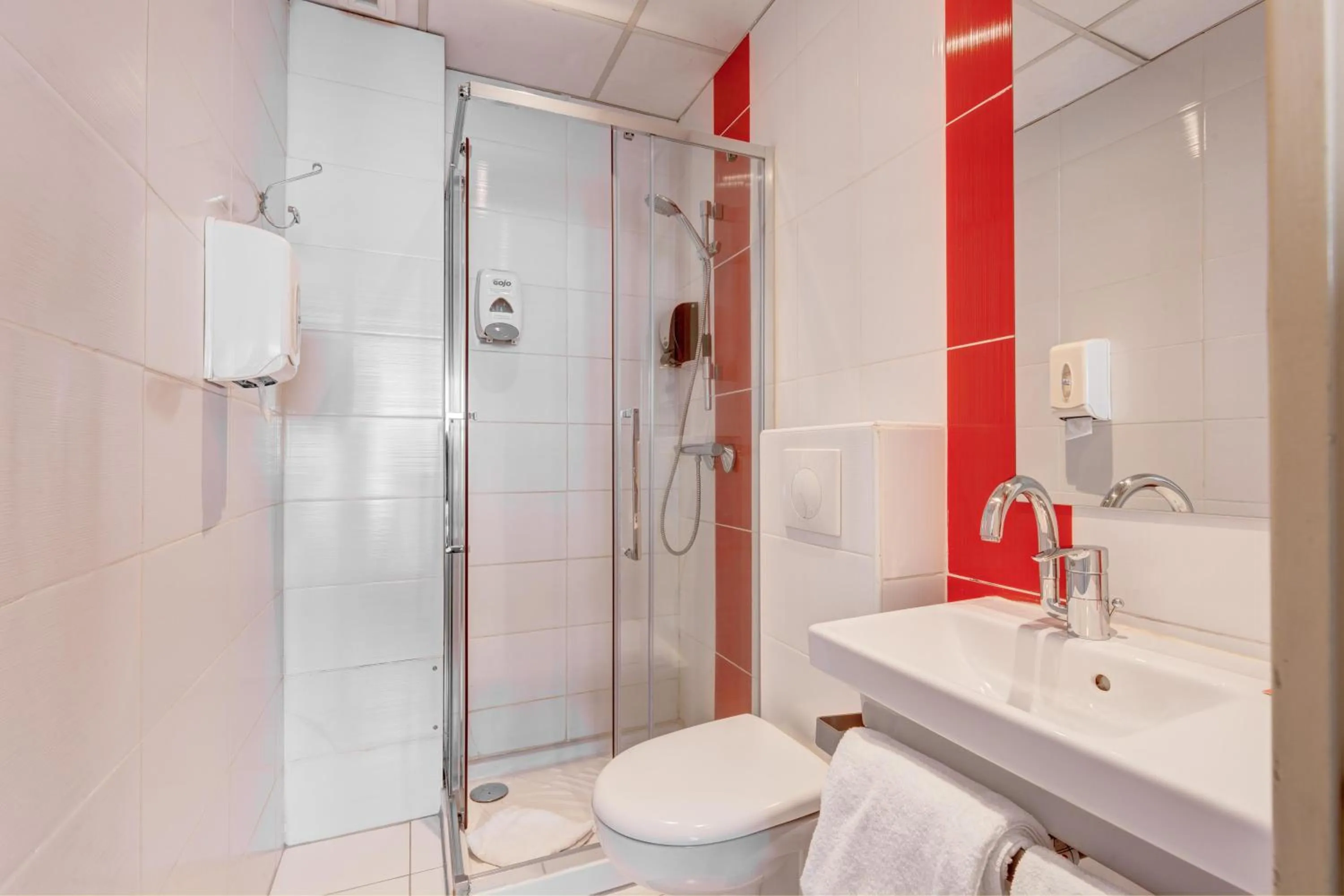 Shower in le paris brest hotel