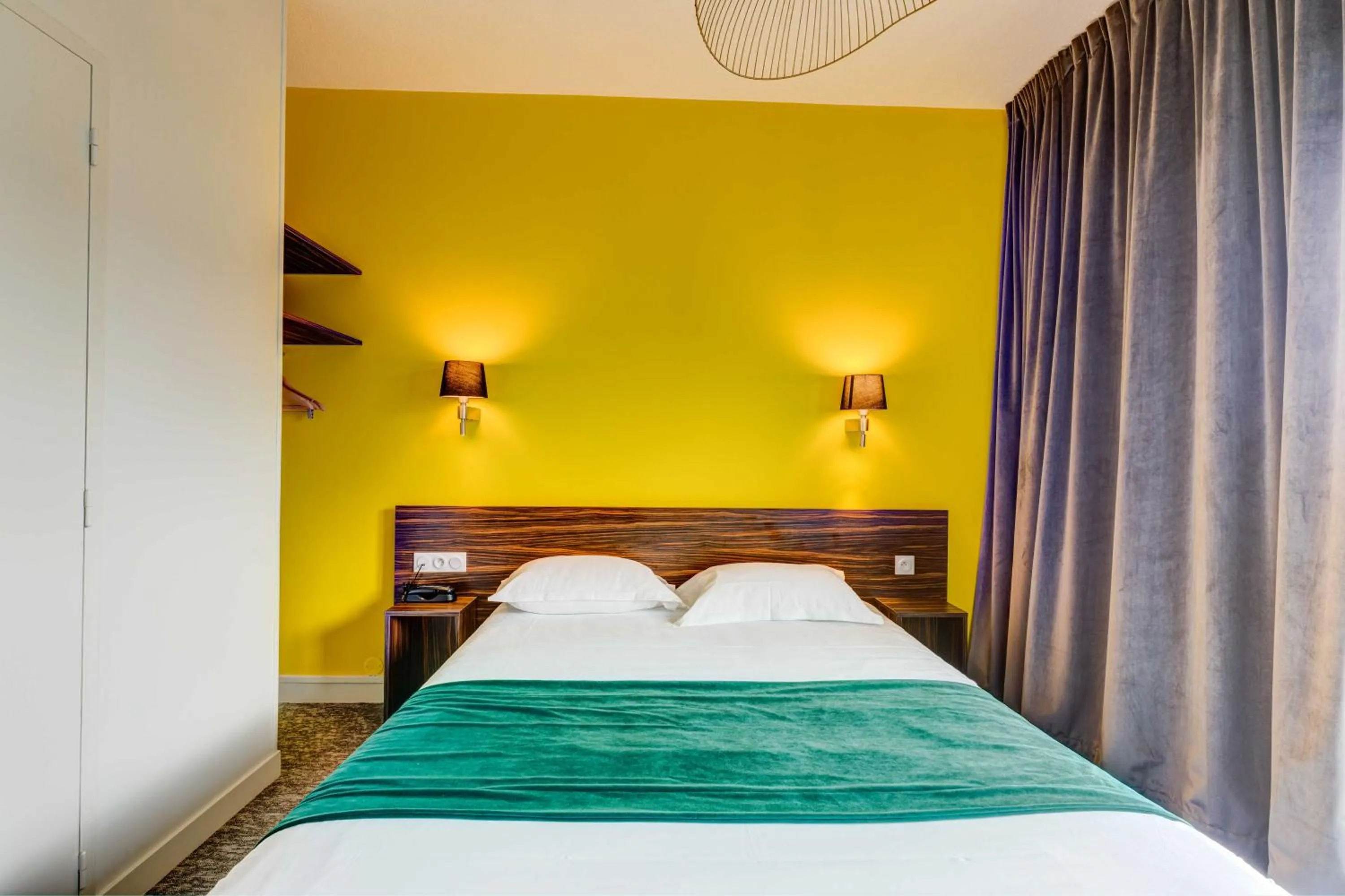 Bed in le paris brest hotel