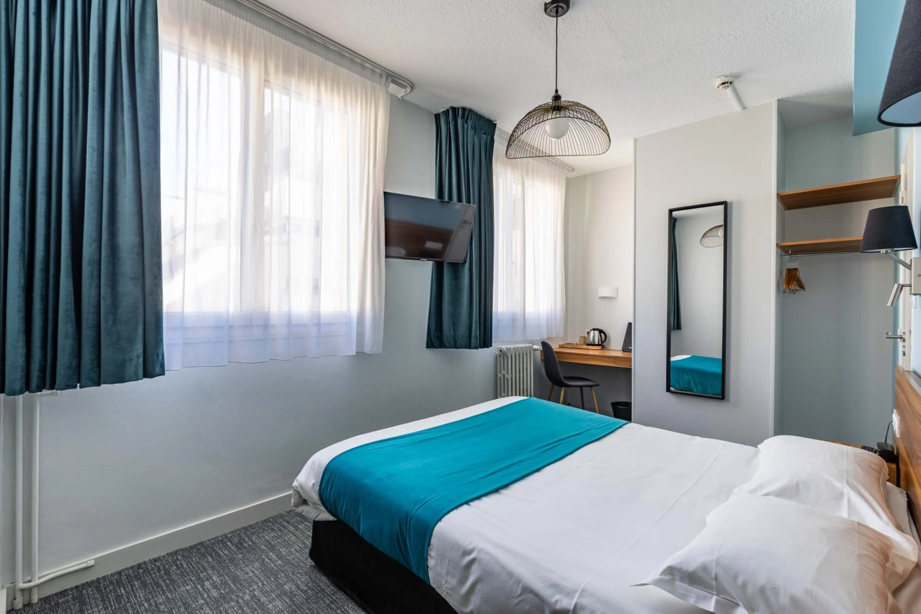 Photo of the whole room, Bed in le paris brest hotel