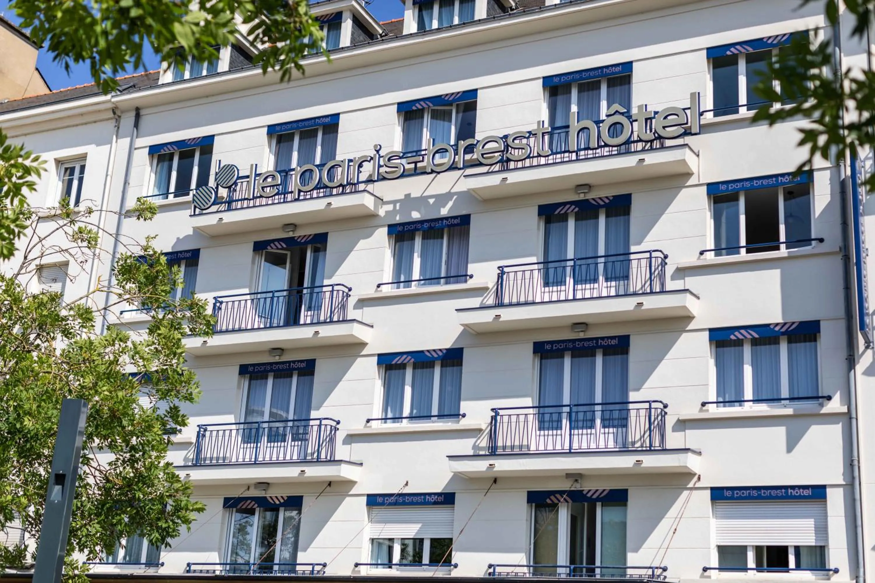 Property building in le paris brest hotel