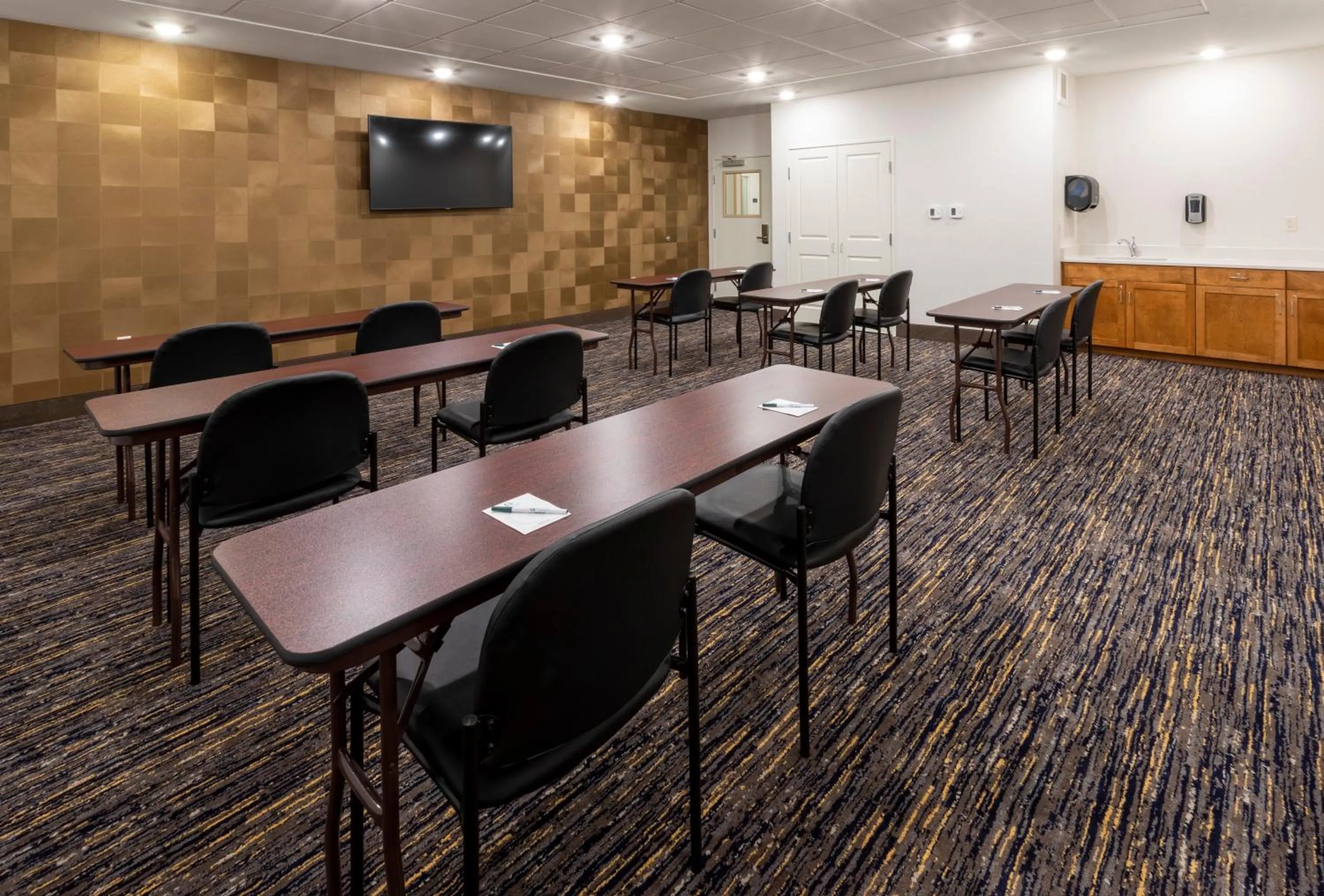 Meeting/conference room in GrandStay Hotel & Suites Rock Valley