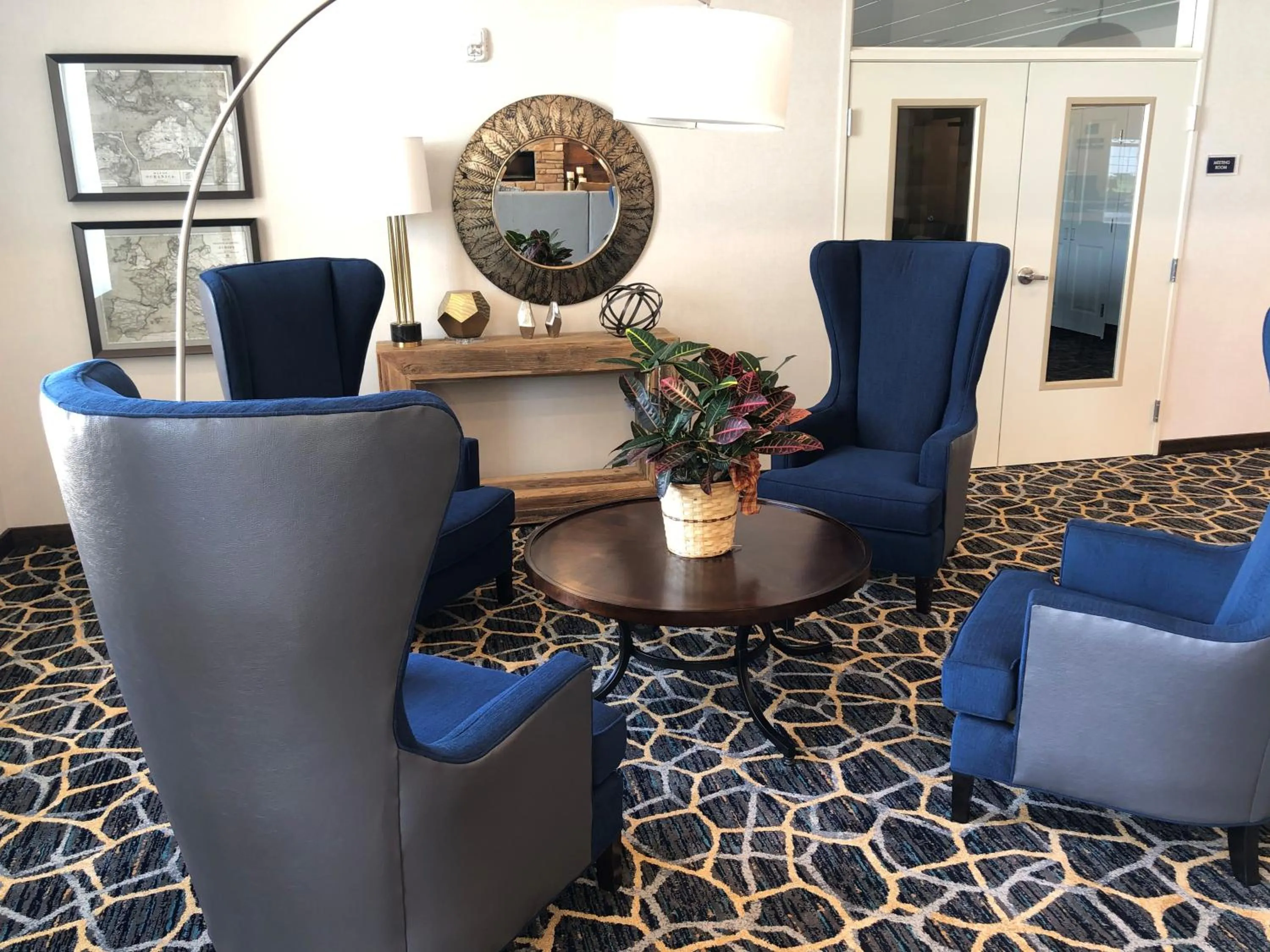 Seating area in GrandStay Hotel & Suites Rock Valley