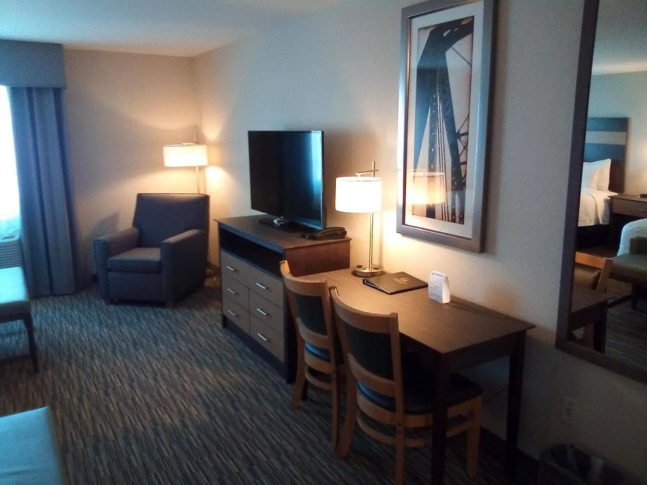 TV and multimedia, Bed in GrandStay Hotel & Suites Rock Valley