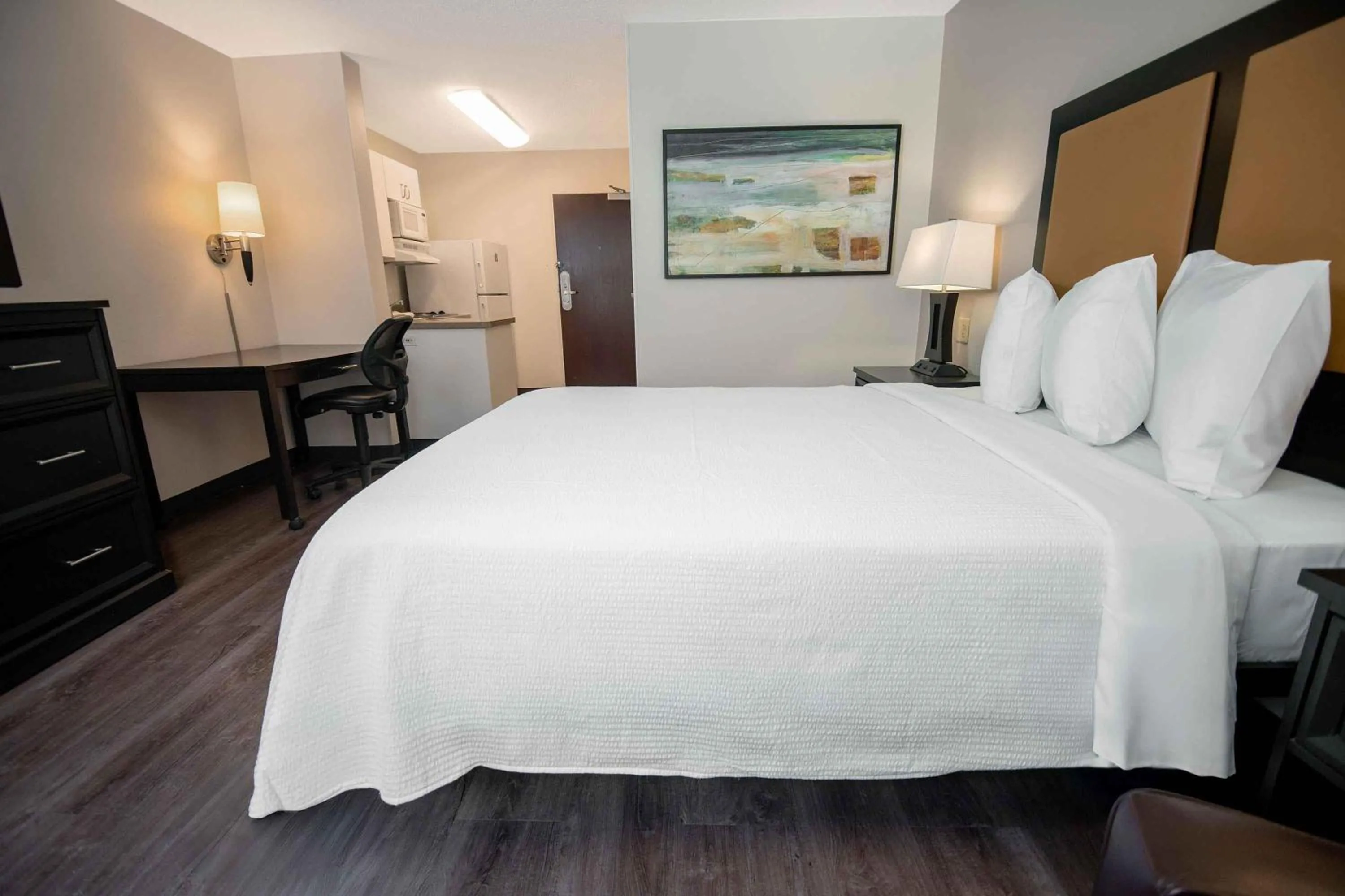 Bedroom, Bed in Extended Stay America Suites - Hartford - Farmington