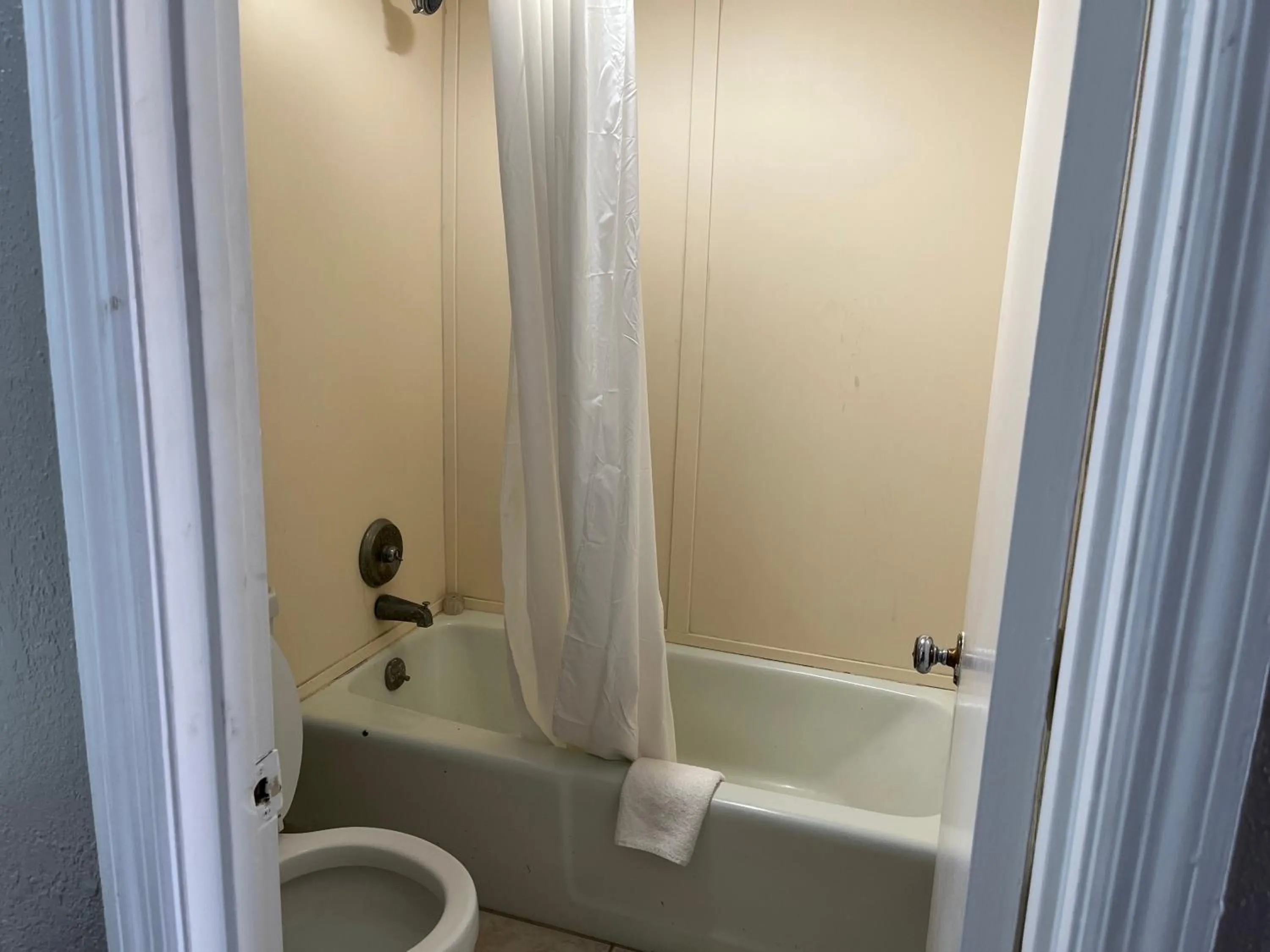 Bathroom in Motel 6 Cordele, GA