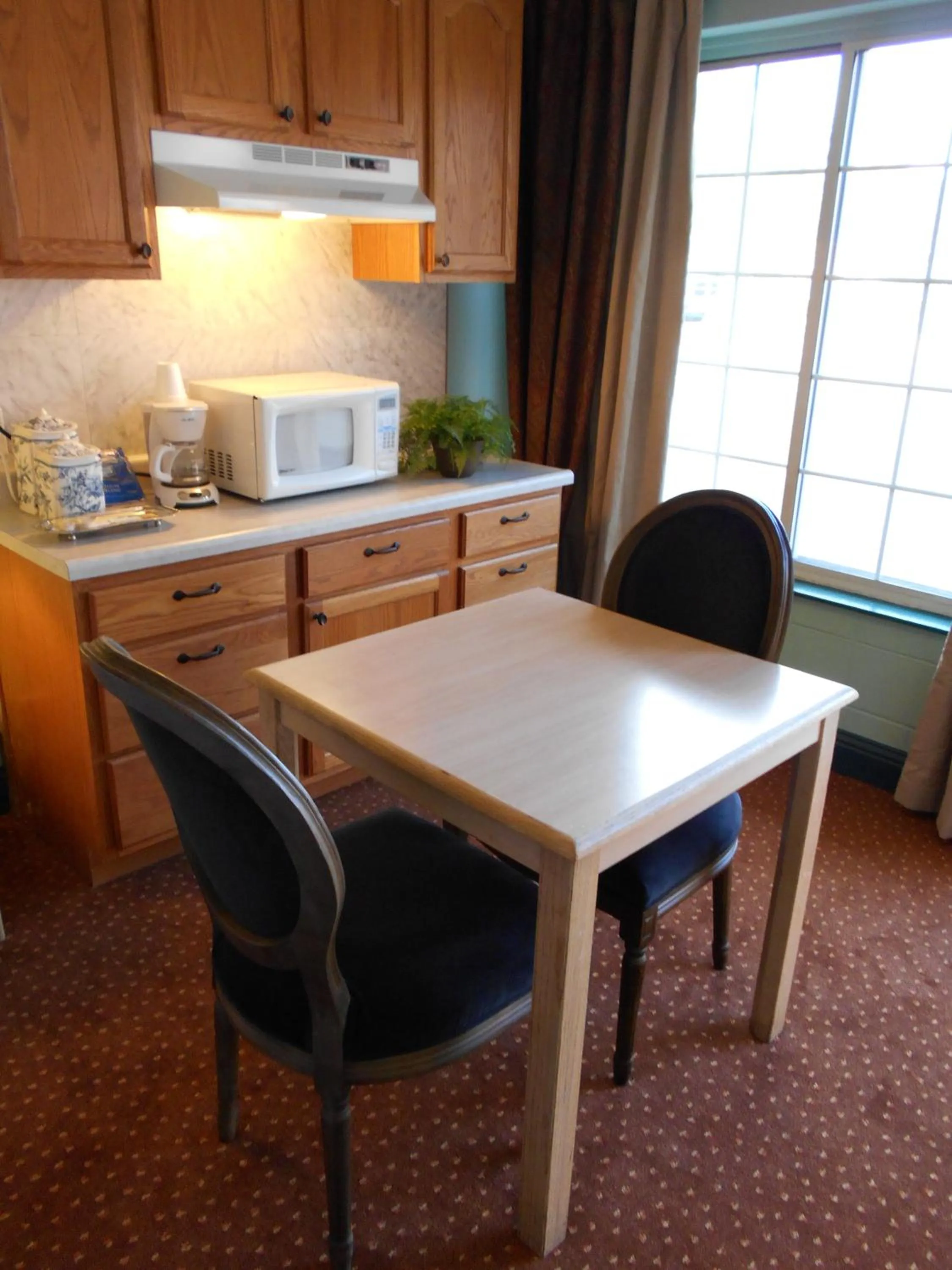 Coffee/tea facilities in Victorian Inn