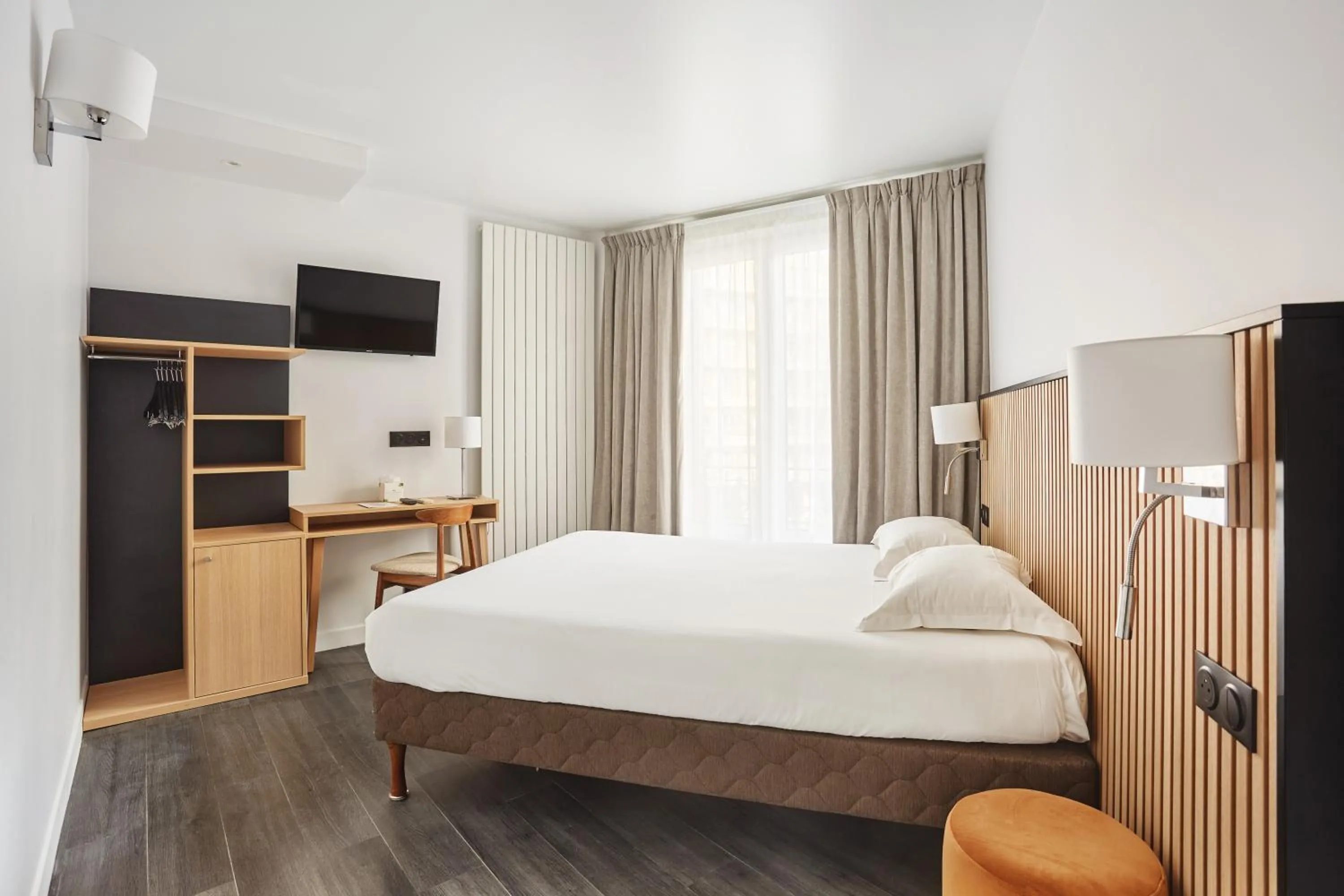 Bed in Hotel Gabriel Issy Paris