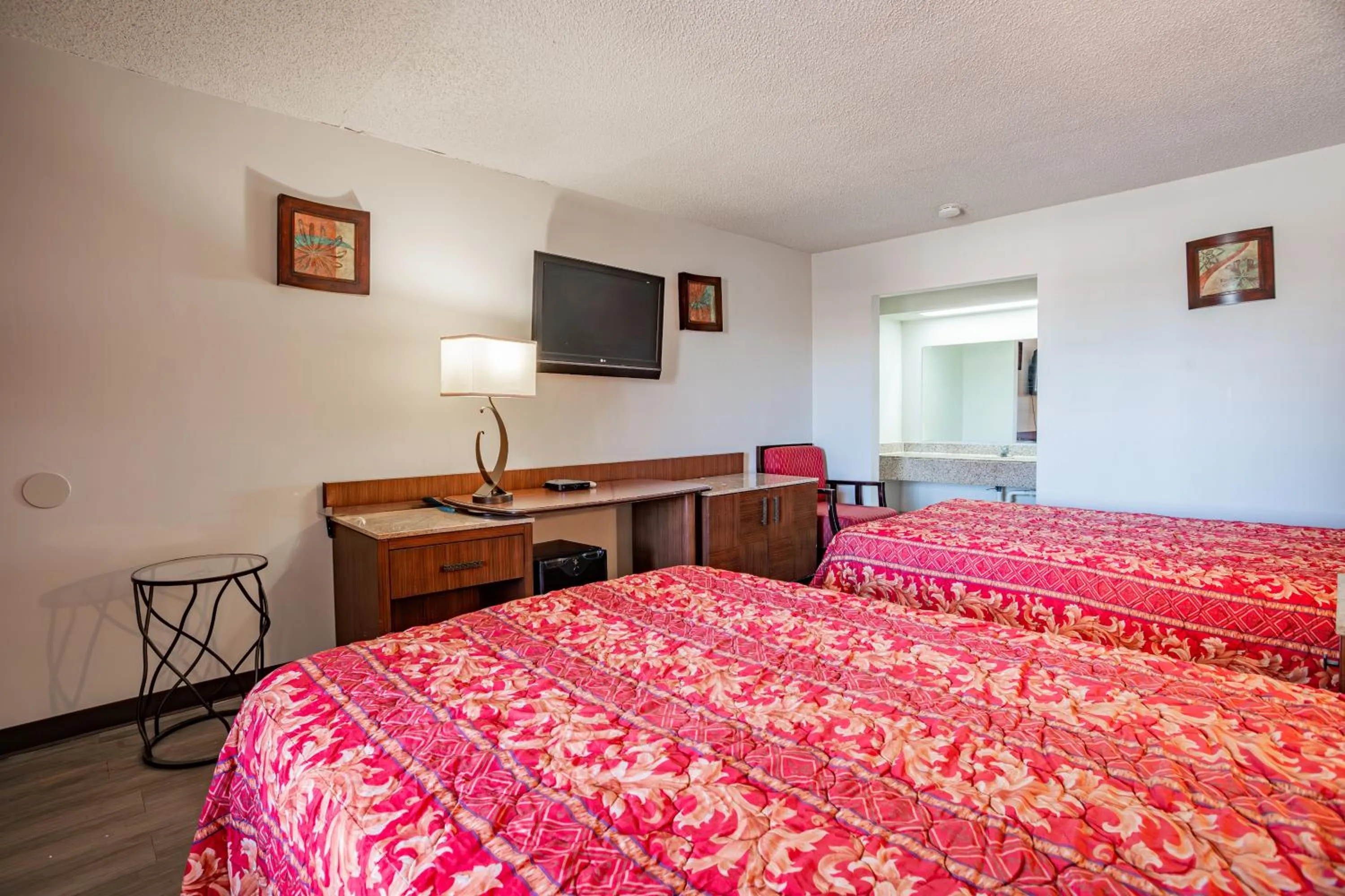 Bedroom, Bed in Southern Inn By OYO Walterboro I-95