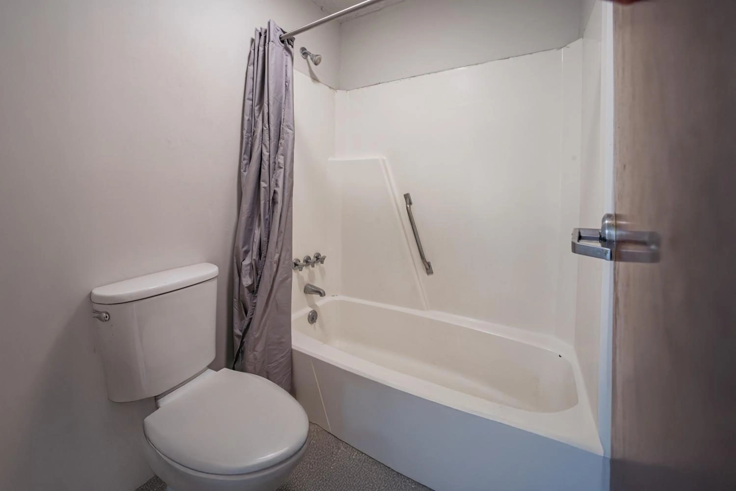 Bathroom in Southern Inn By OYO Walterboro I-95