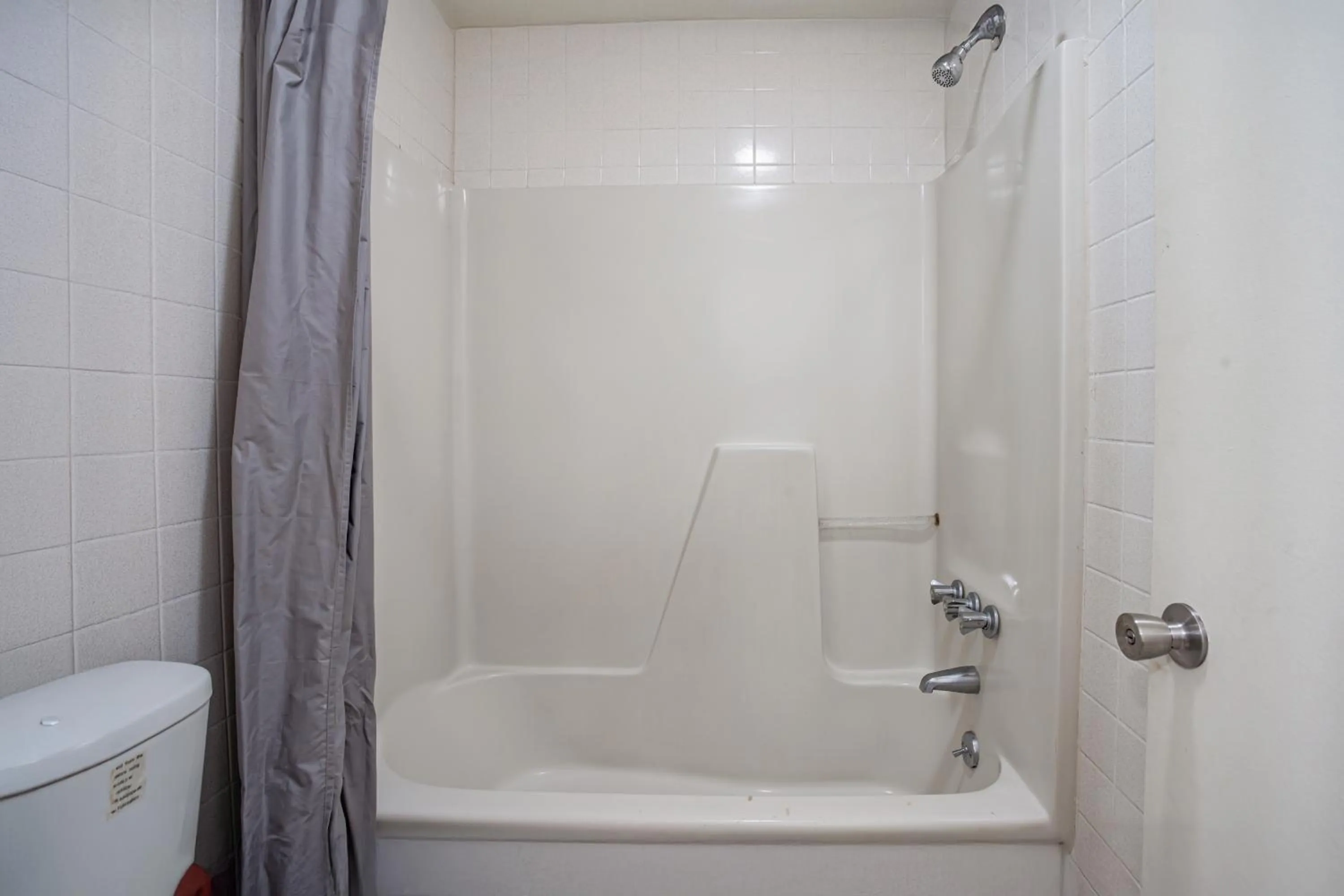 Bathroom in Southern Inn By OYO Walterboro I-95