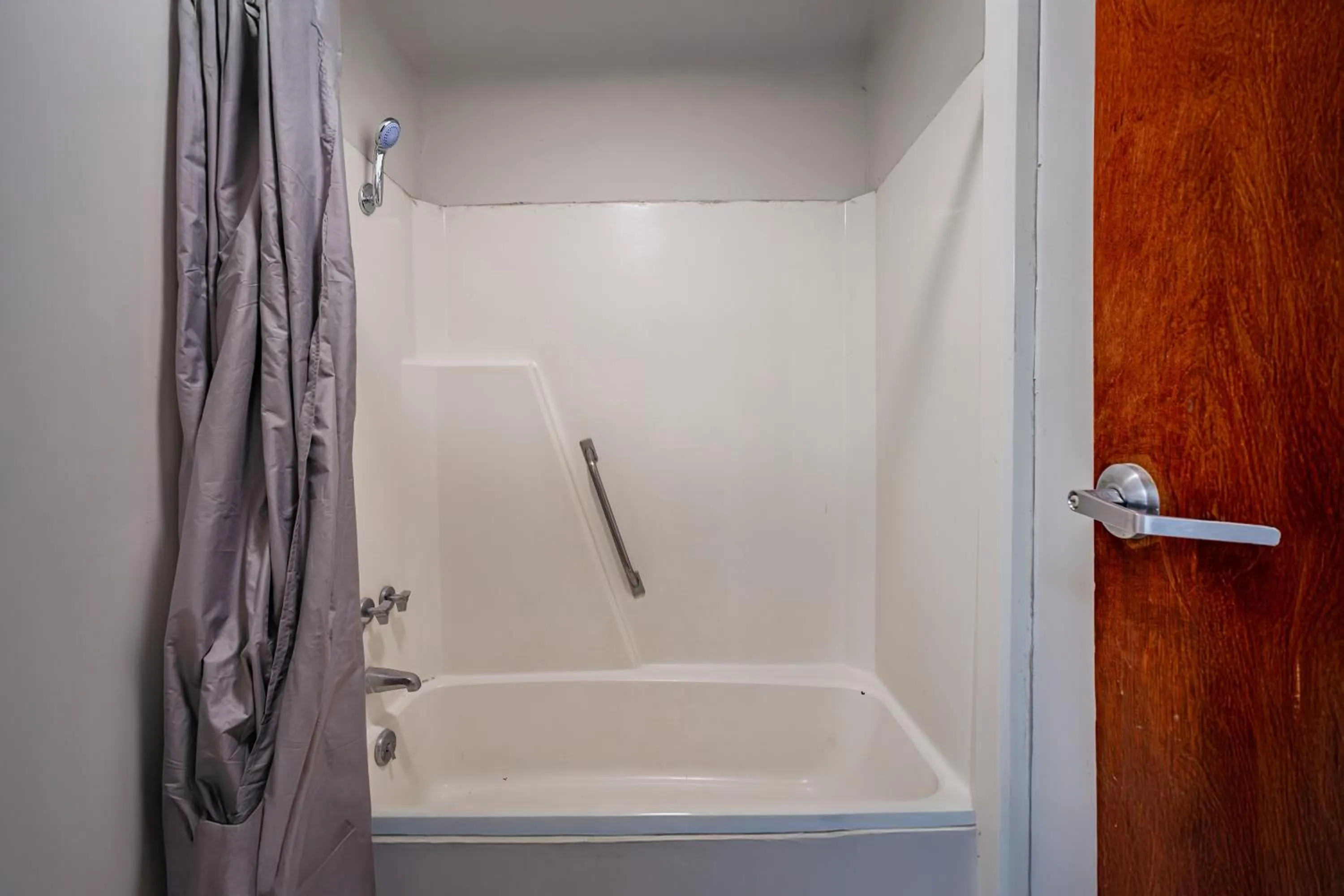 Bathroom in Southern Inn By OYO Walterboro I-95