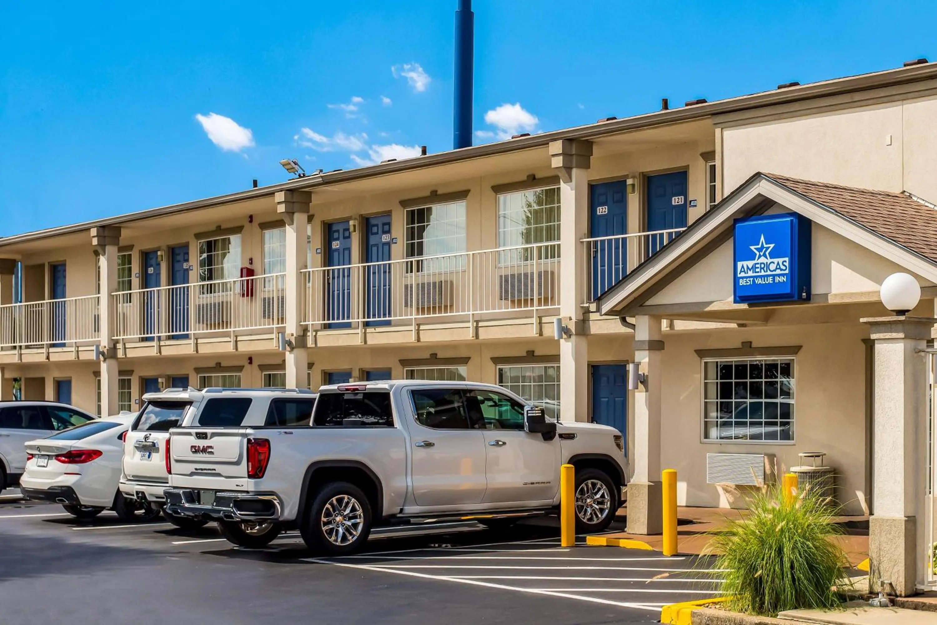 Property building in Americas Best Value Inn Bowling Green