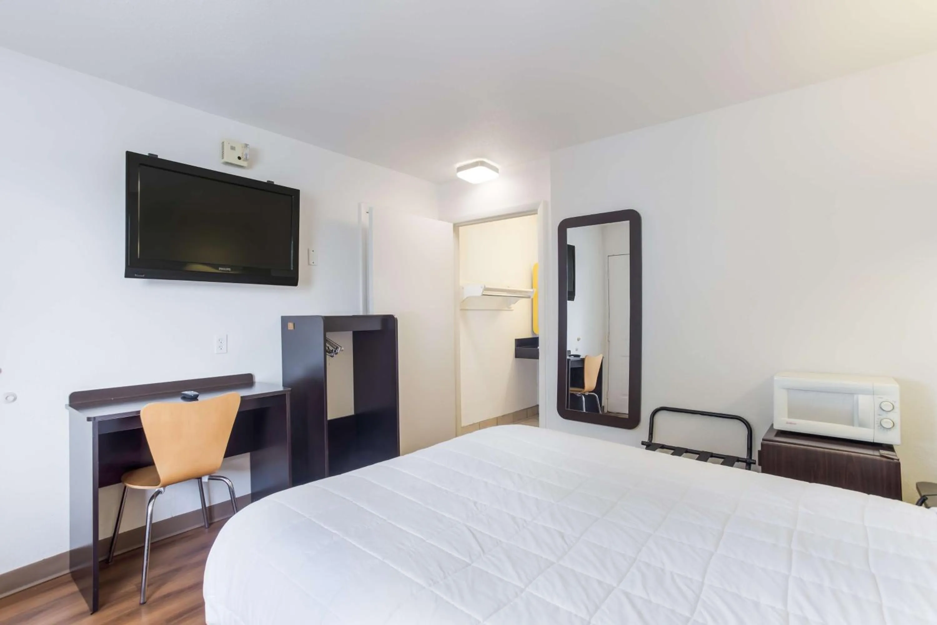 Bedroom, Bed in Americas Best Value Inn Bowling Green