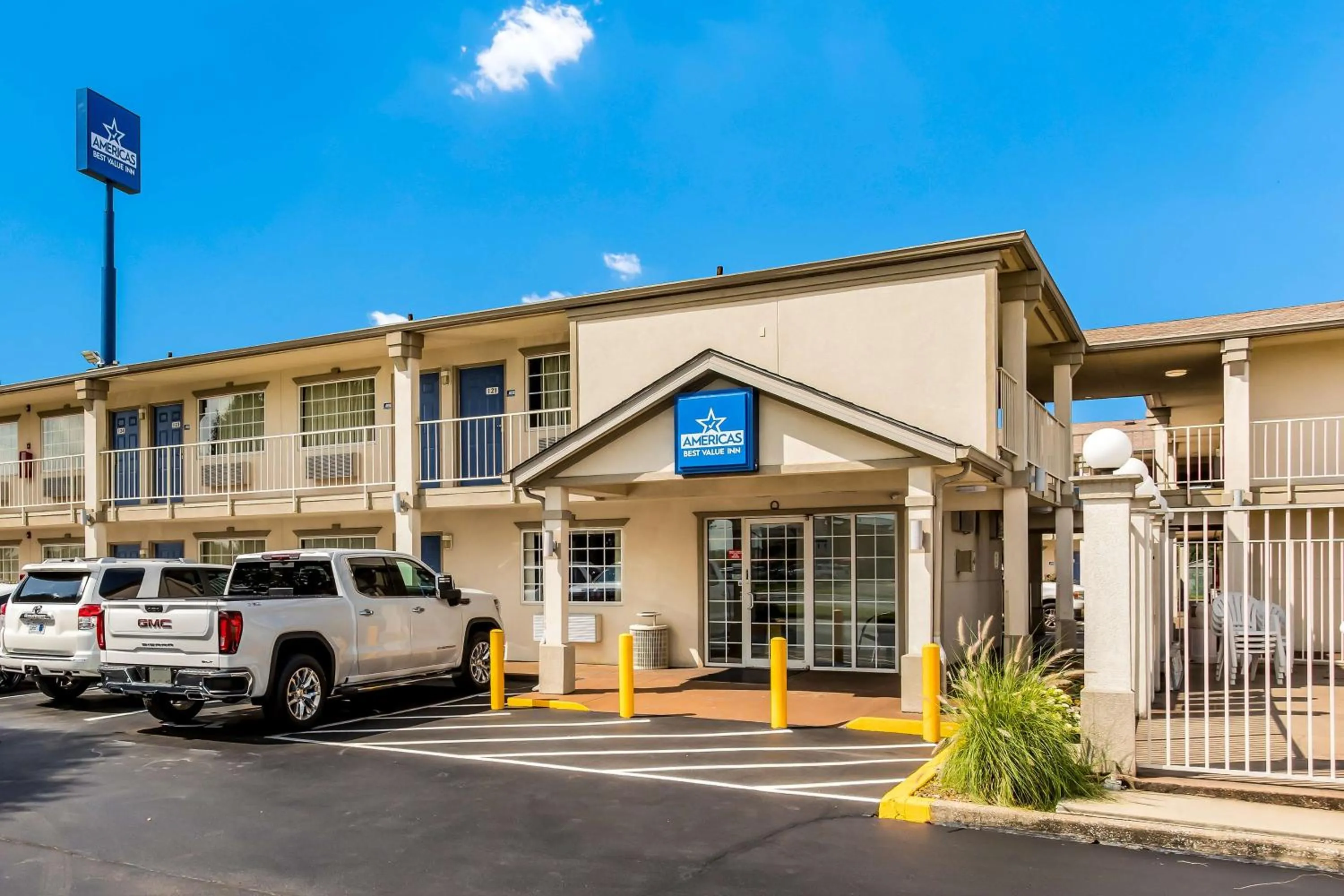 Property building in Americas Best Value Inn Bowling Green
