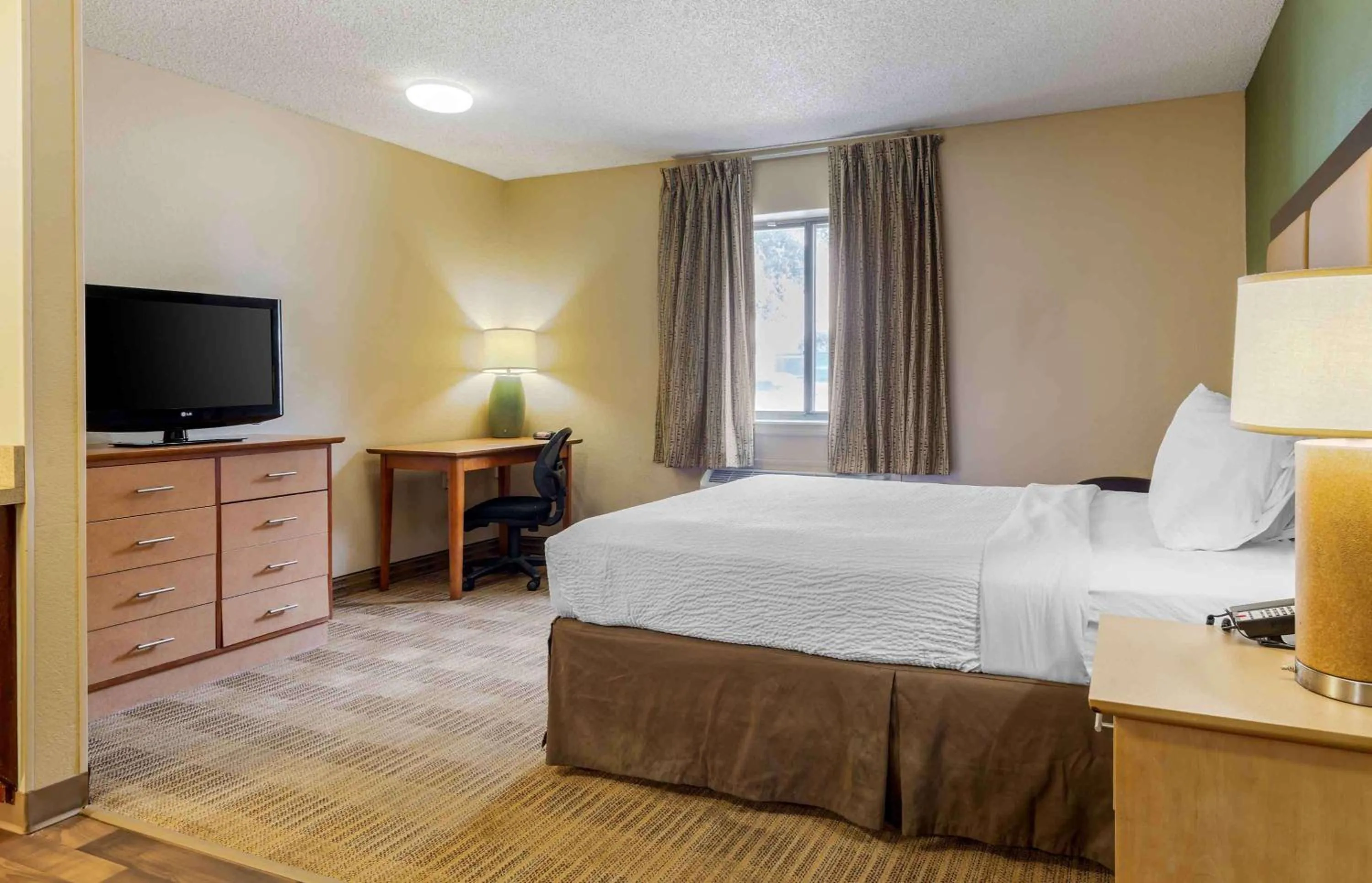 Bedroom, Bed in Extended Stay America Select Suites - Atlanta - Alpharetta - Northpoint - East