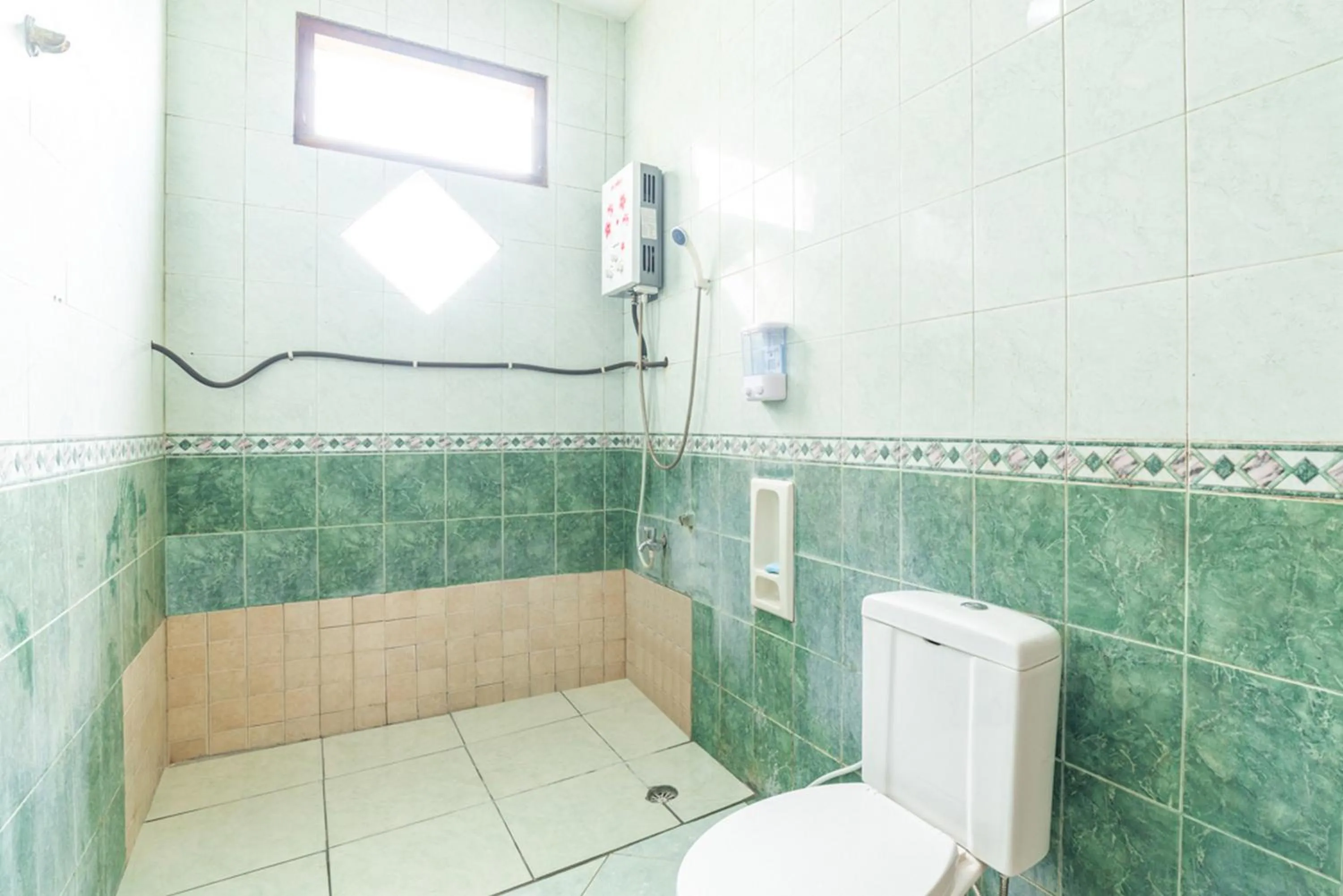 Bathroom in RedDoorz Syariah near Balai Kota Batu