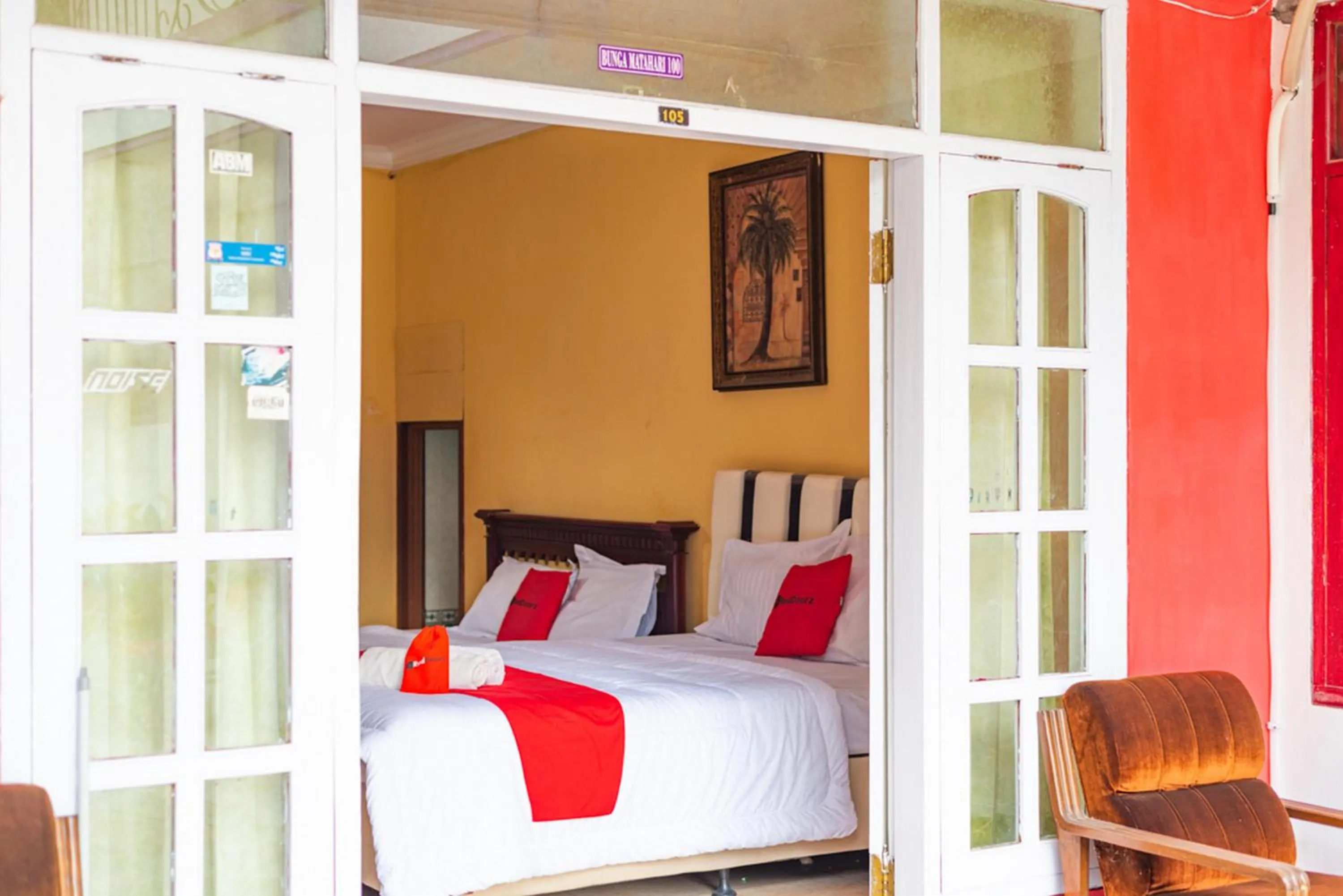 Bedroom, Bed in RedDoorz Syariah near Balai Kota Batu