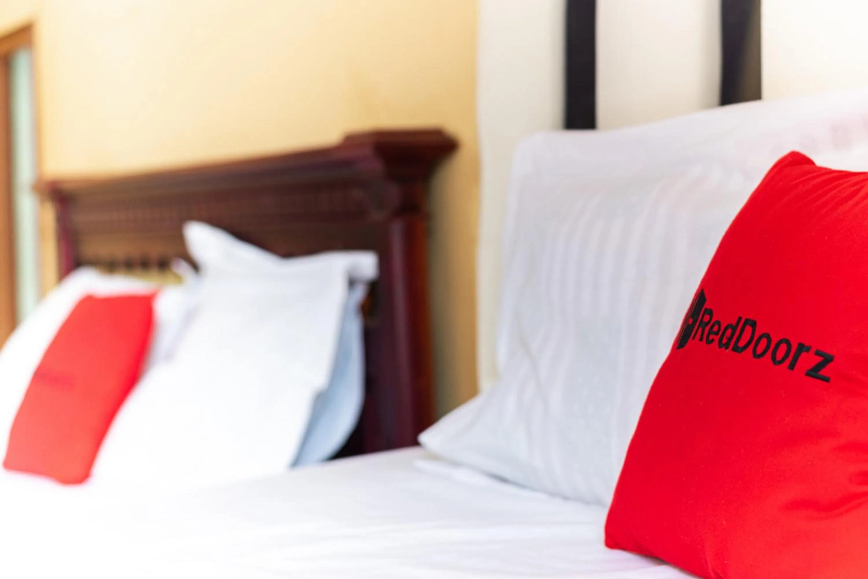 Bedroom, Bed in RedDoorz Syariah near Balai Kota Batu