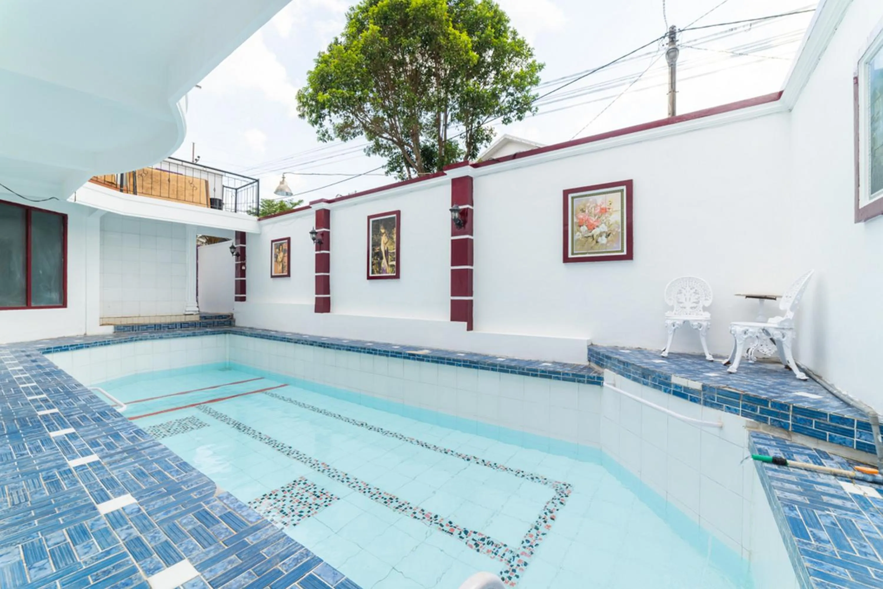 Swimming pool in RedDoorz Syariah near Balai Kota Batu