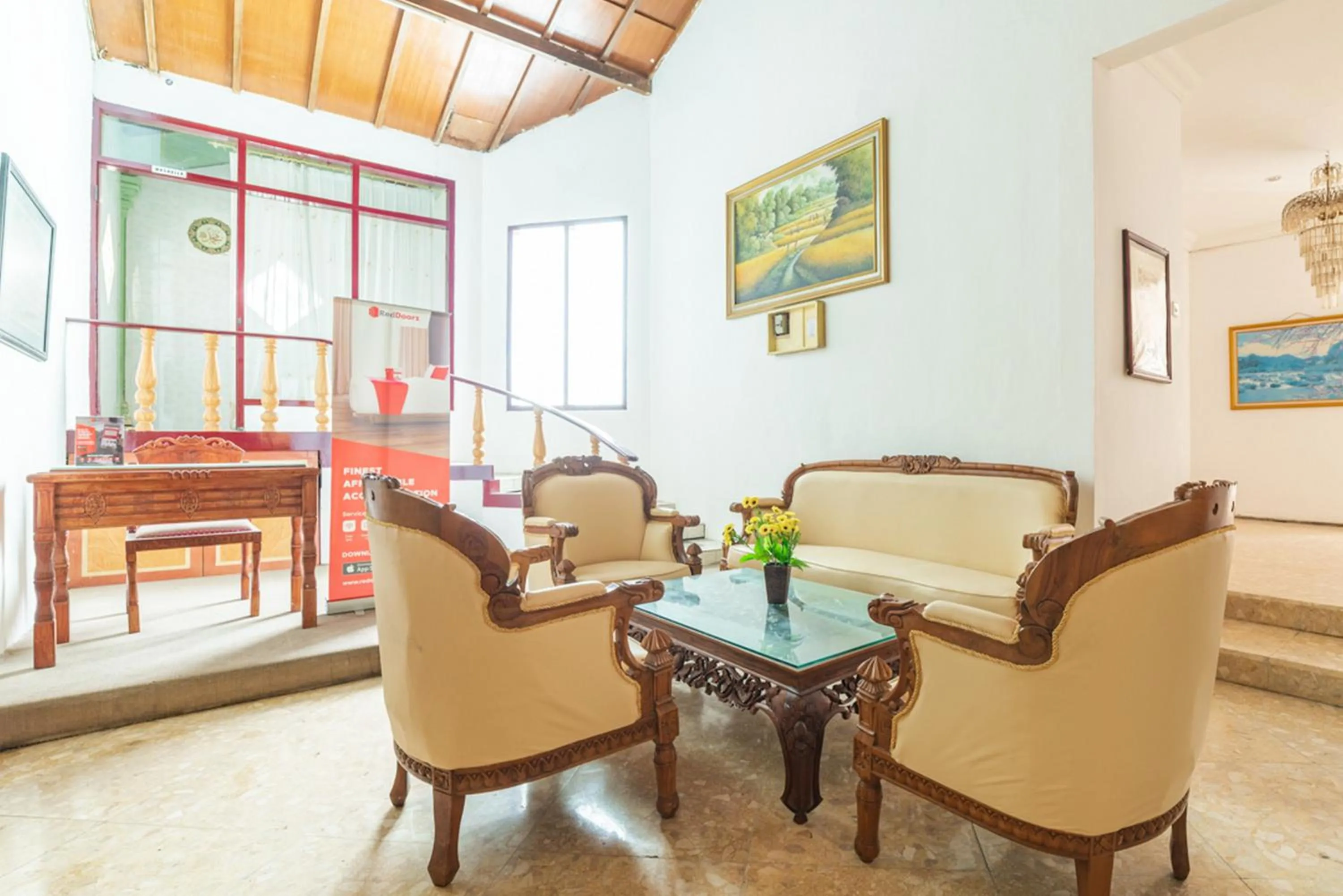 Seating area in RedDoorz Syariah near Balai Kota Batu