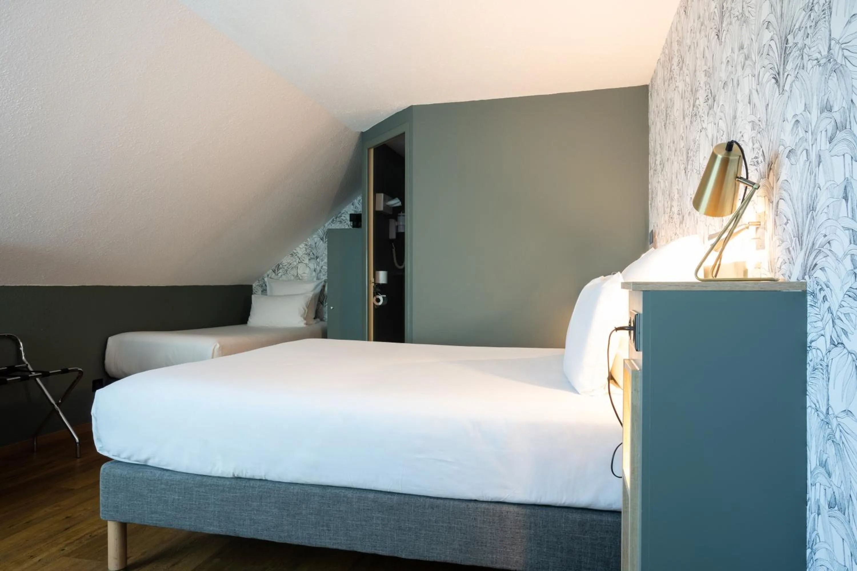 Bedroom, Bed in Kyriad Beaune