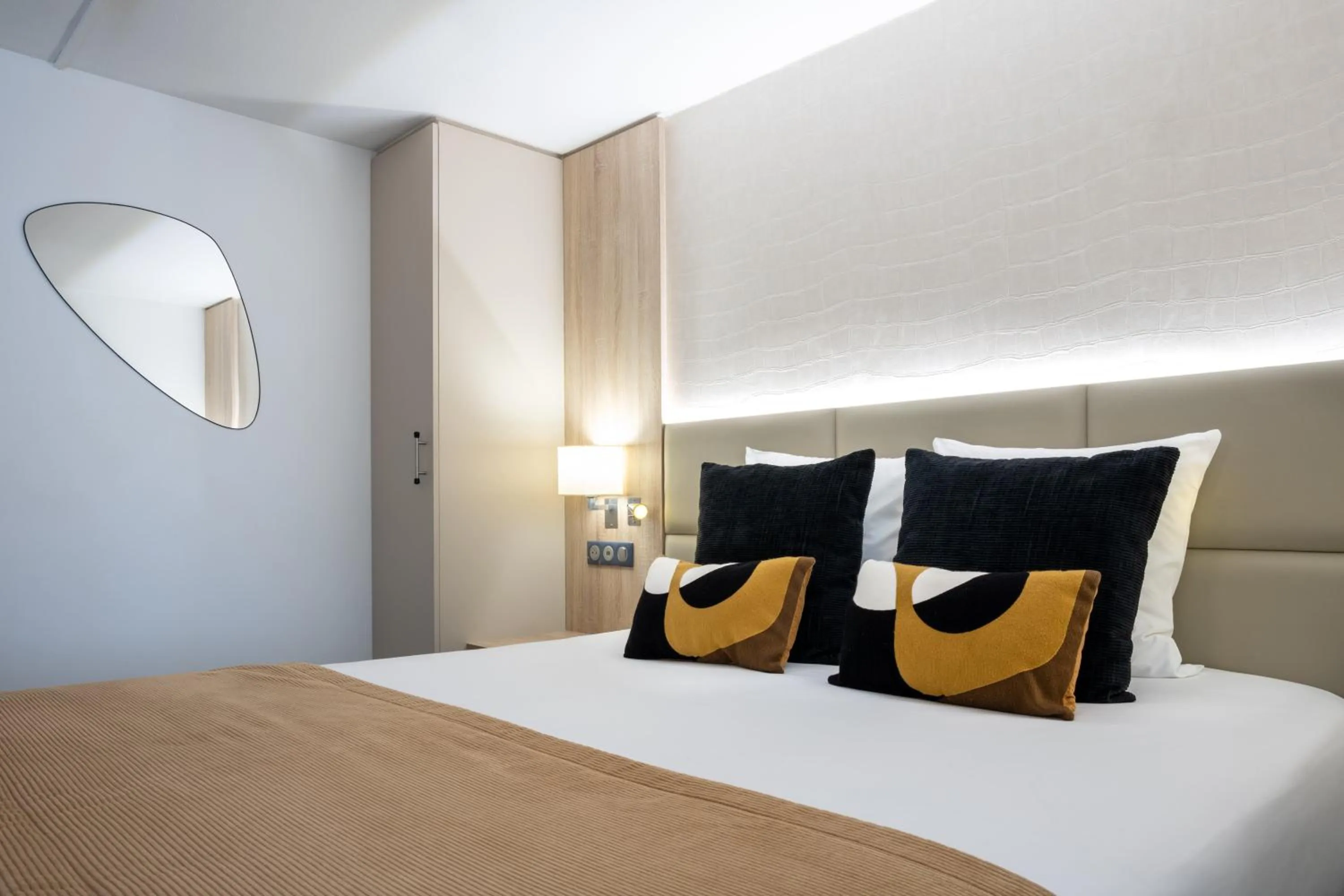 Bed in Kyriad Beaune