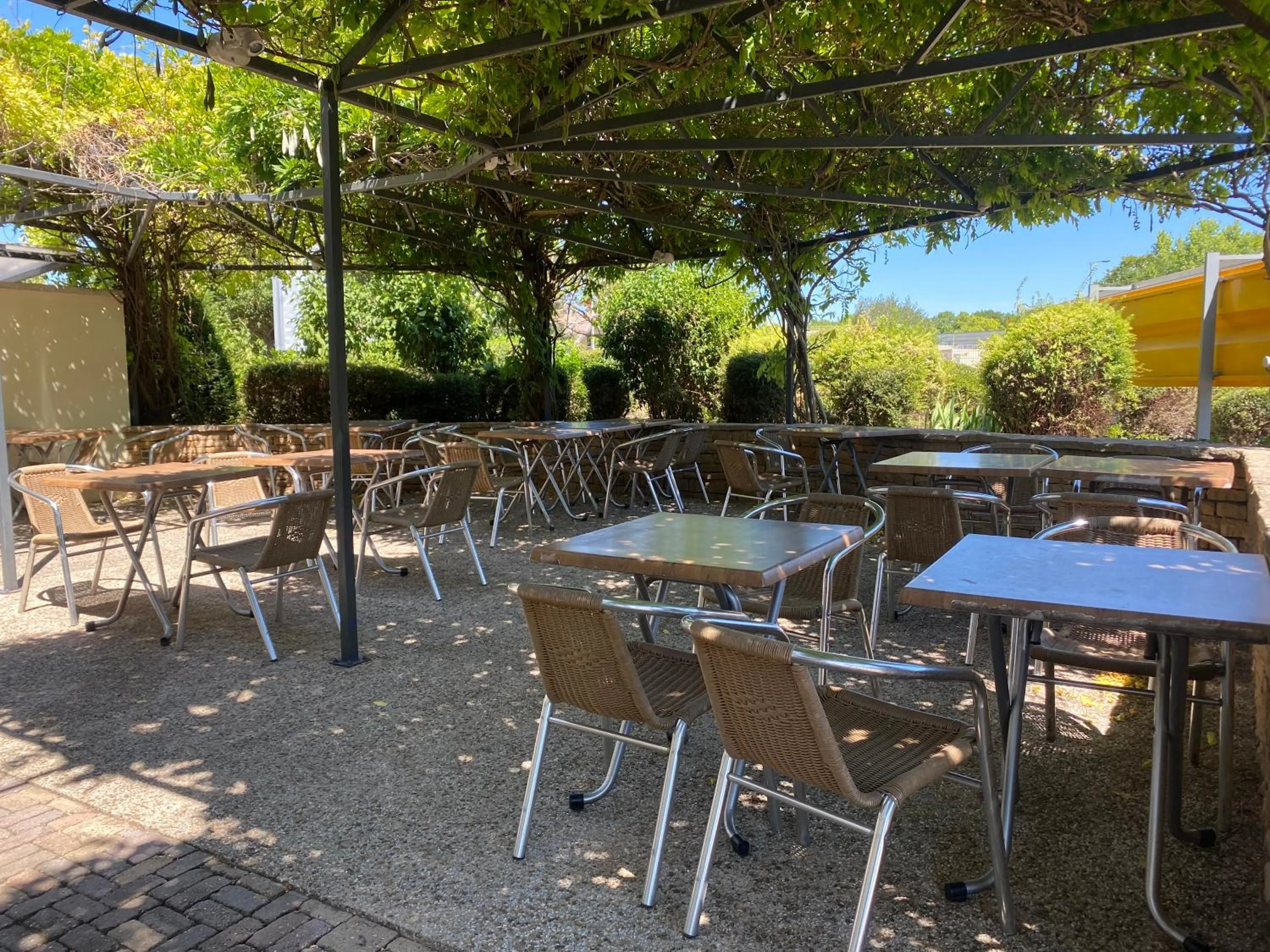 Patio in Kyriad Beaune