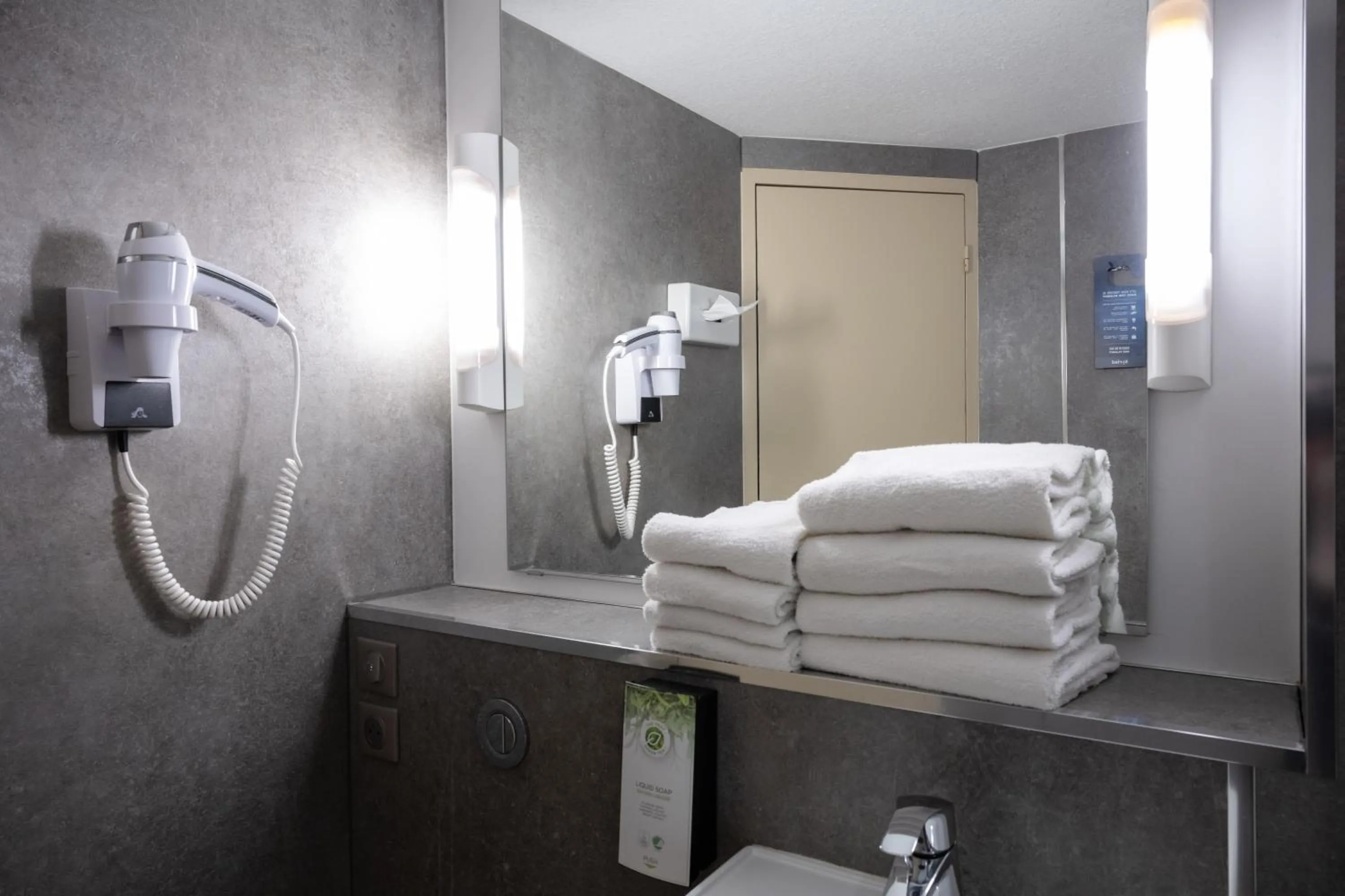 Bathroom in Kyriad Beaune