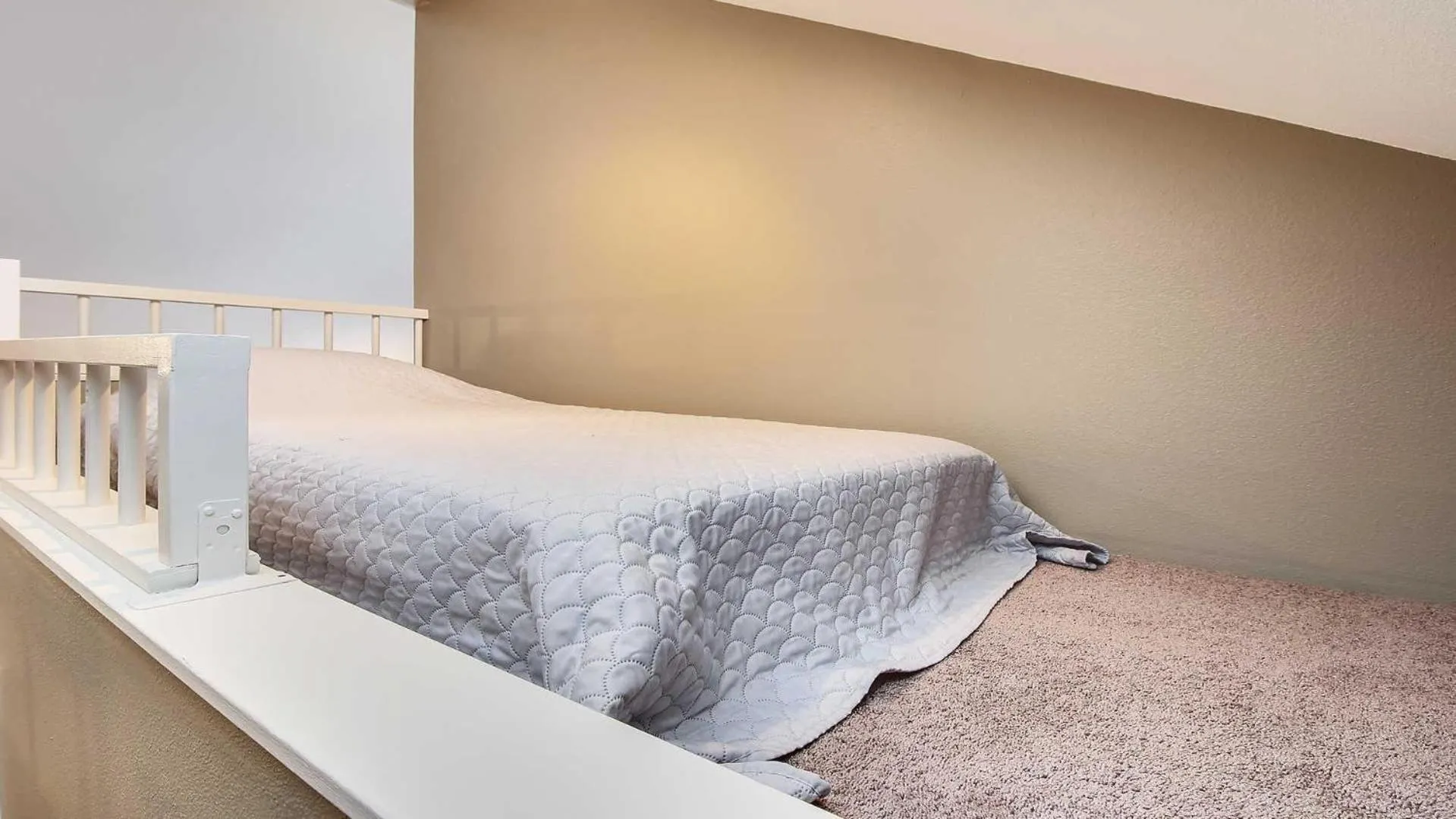 Bed in Powder Village E2