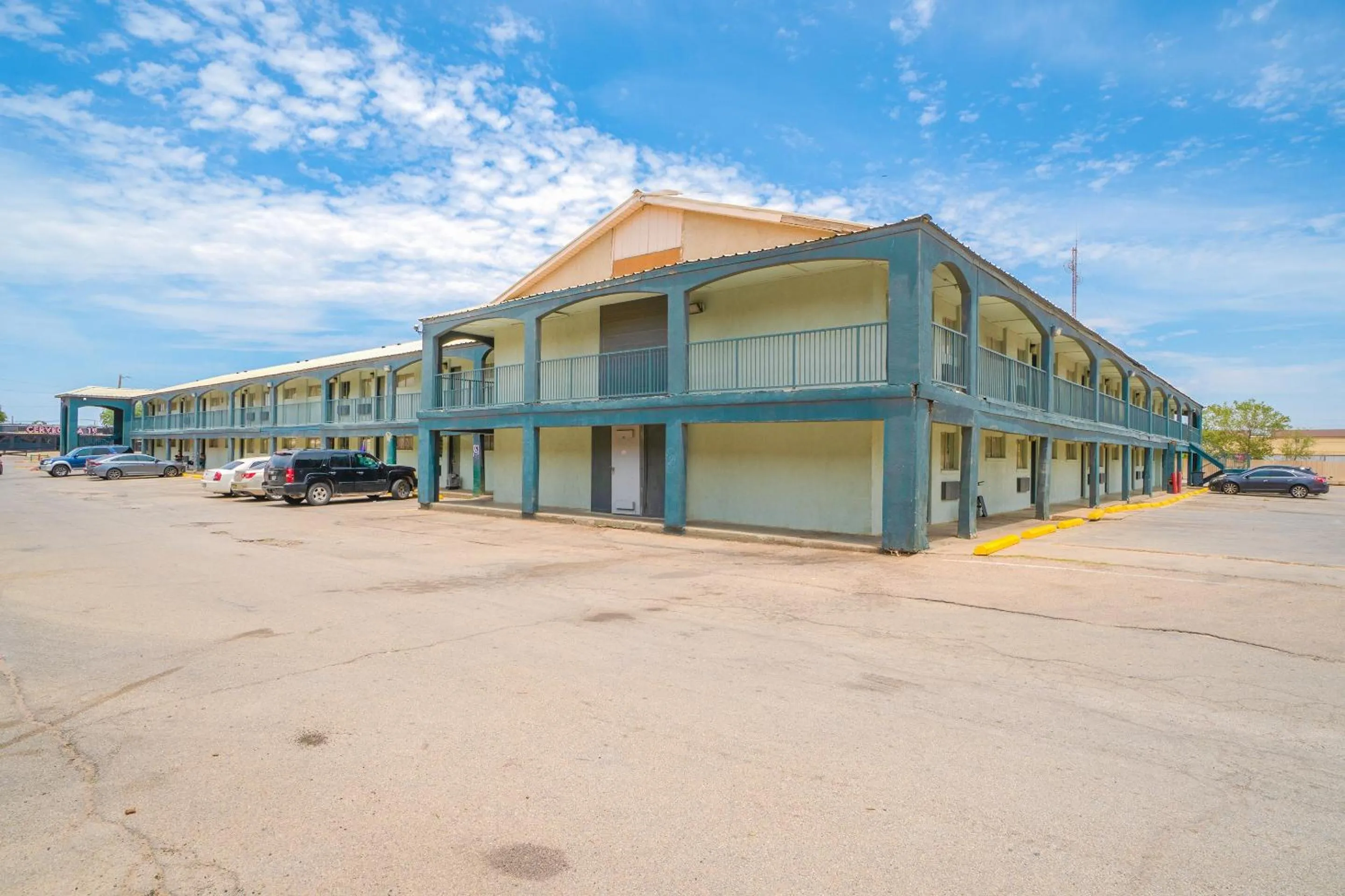 Facade/entrance in OYO Hotel Midland