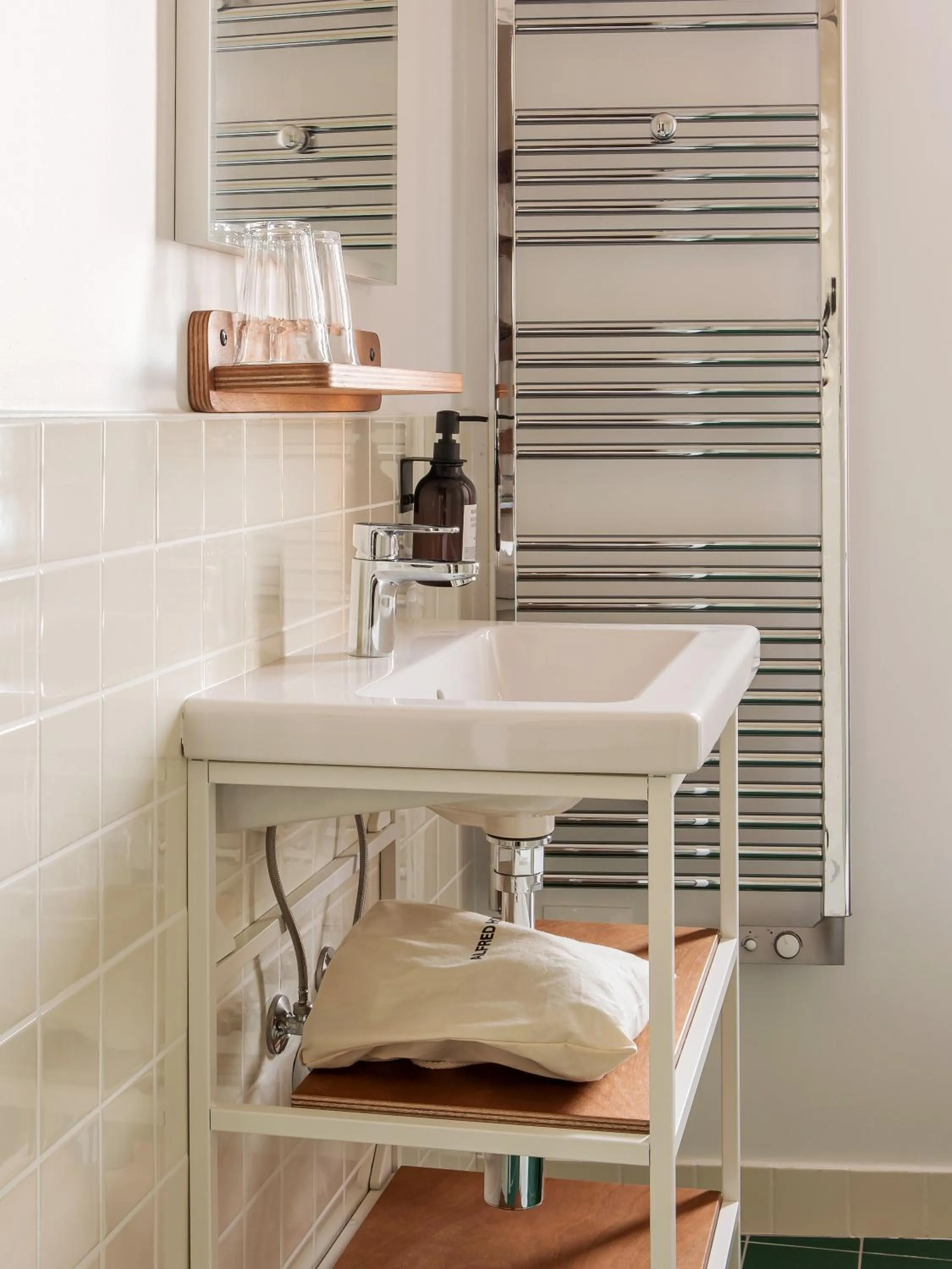 Bathroom in ALFRED HOTELS Monaco - Hôtel rénové