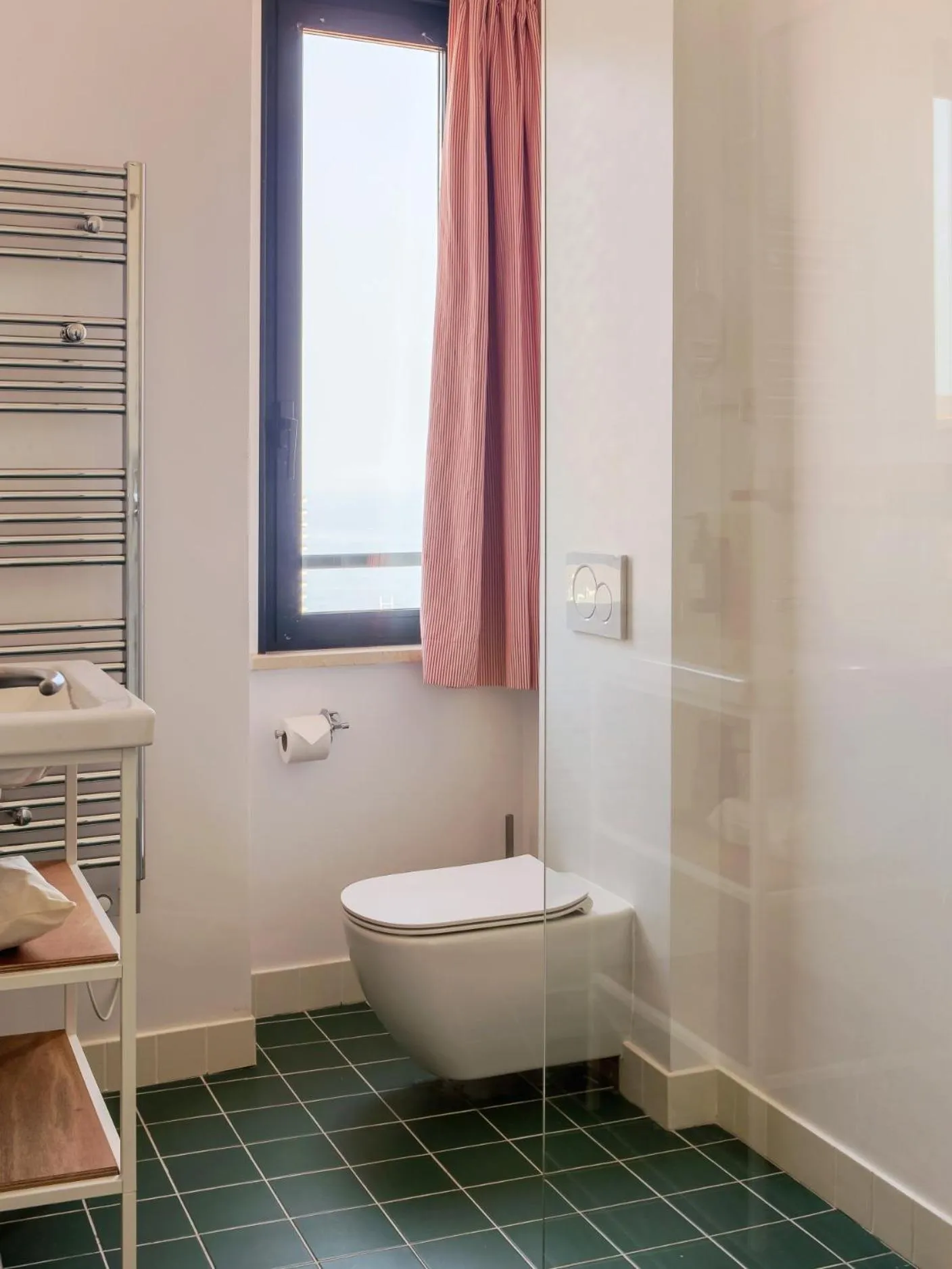 Bathroom in ALFRED HOTELS Monaco - Hôtel rénové