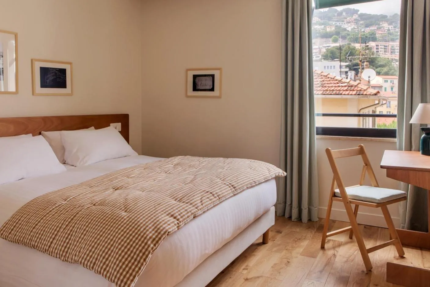 Photo of the whole room, Bed in ALFRED HOTELS Monaco - Hôtel rénové